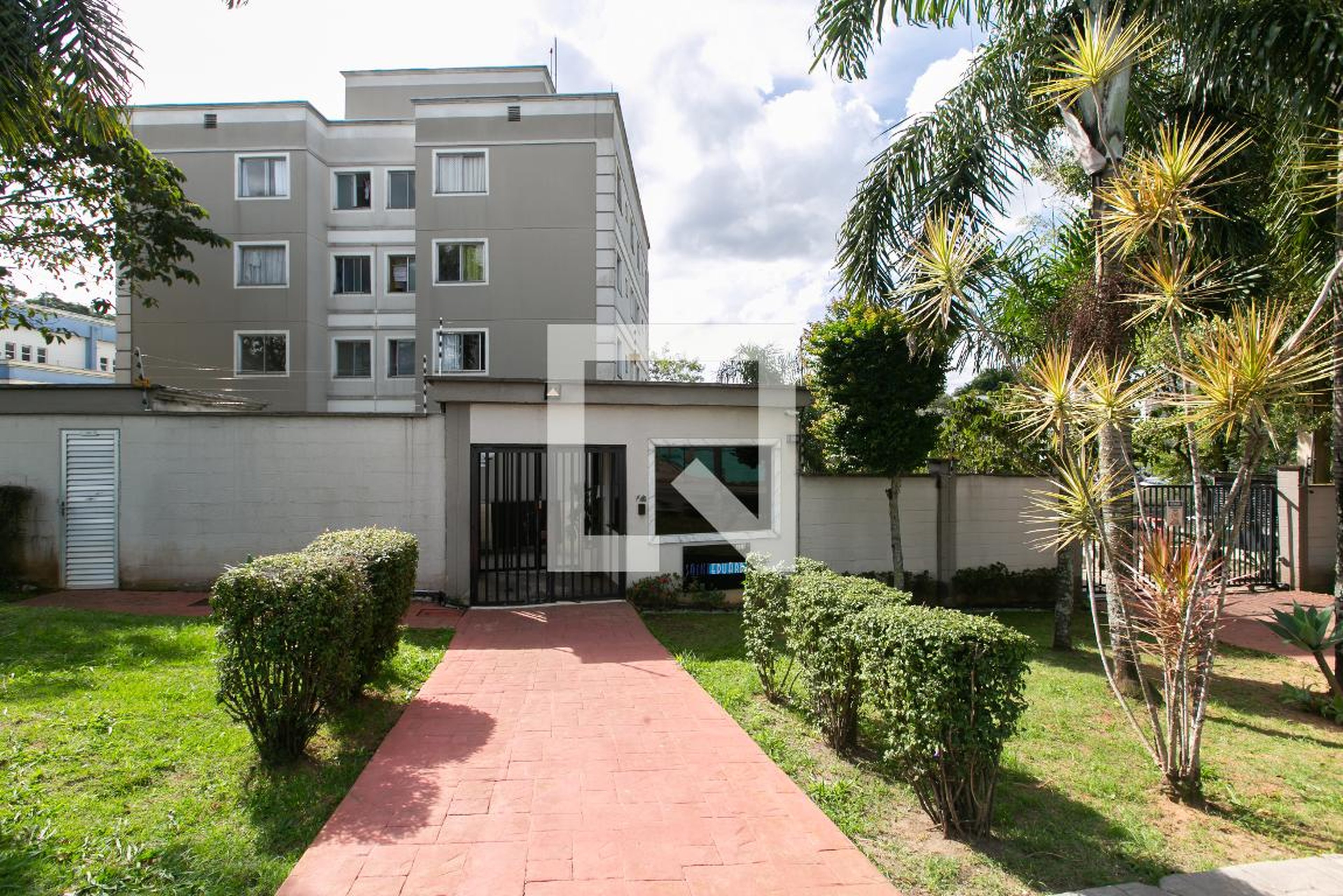 Fachada Condomínio em Rua Agrimensor Sugaya, 1095