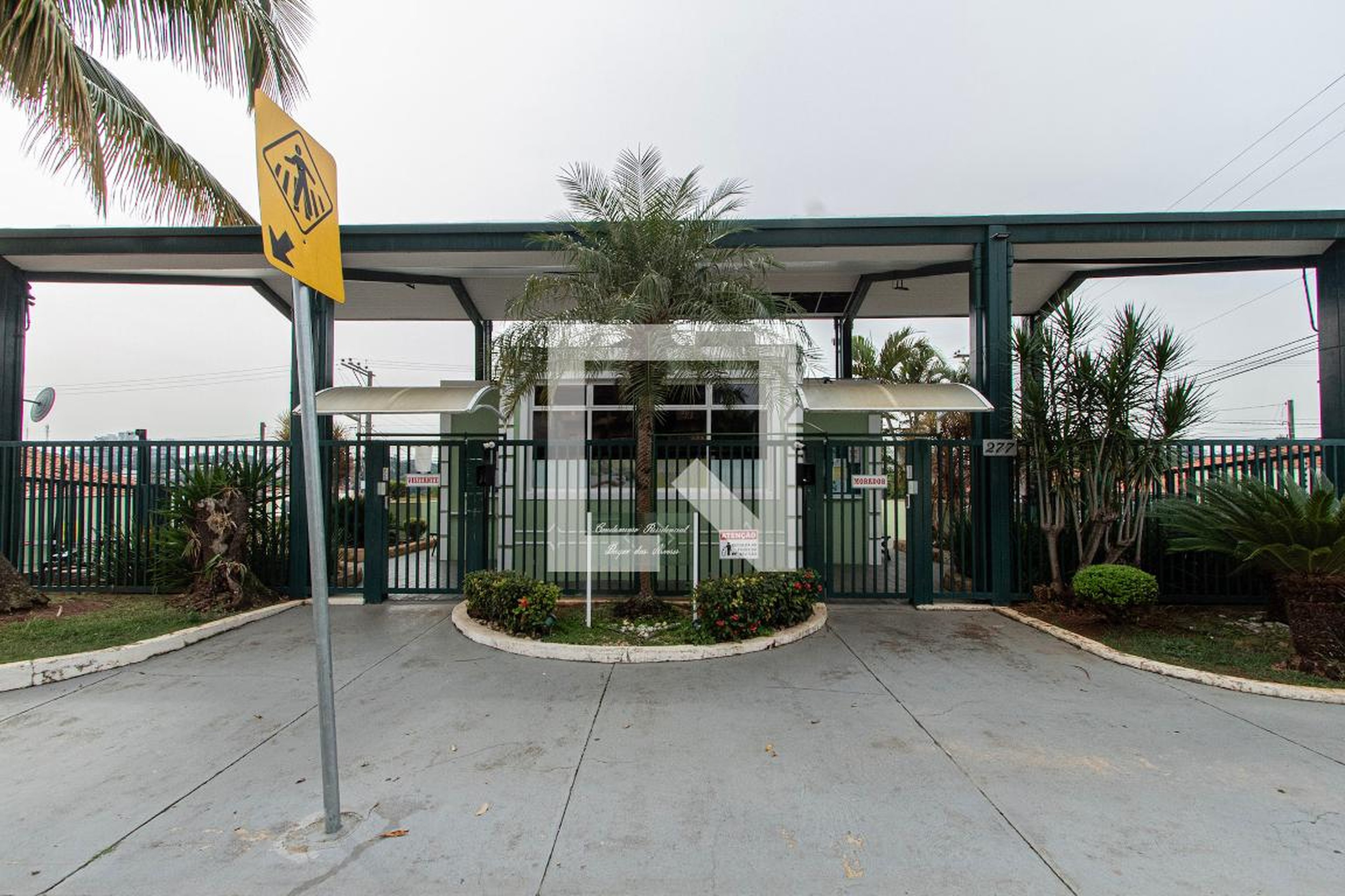 Fachada do Condomínio Condomínio Parque das Arvores