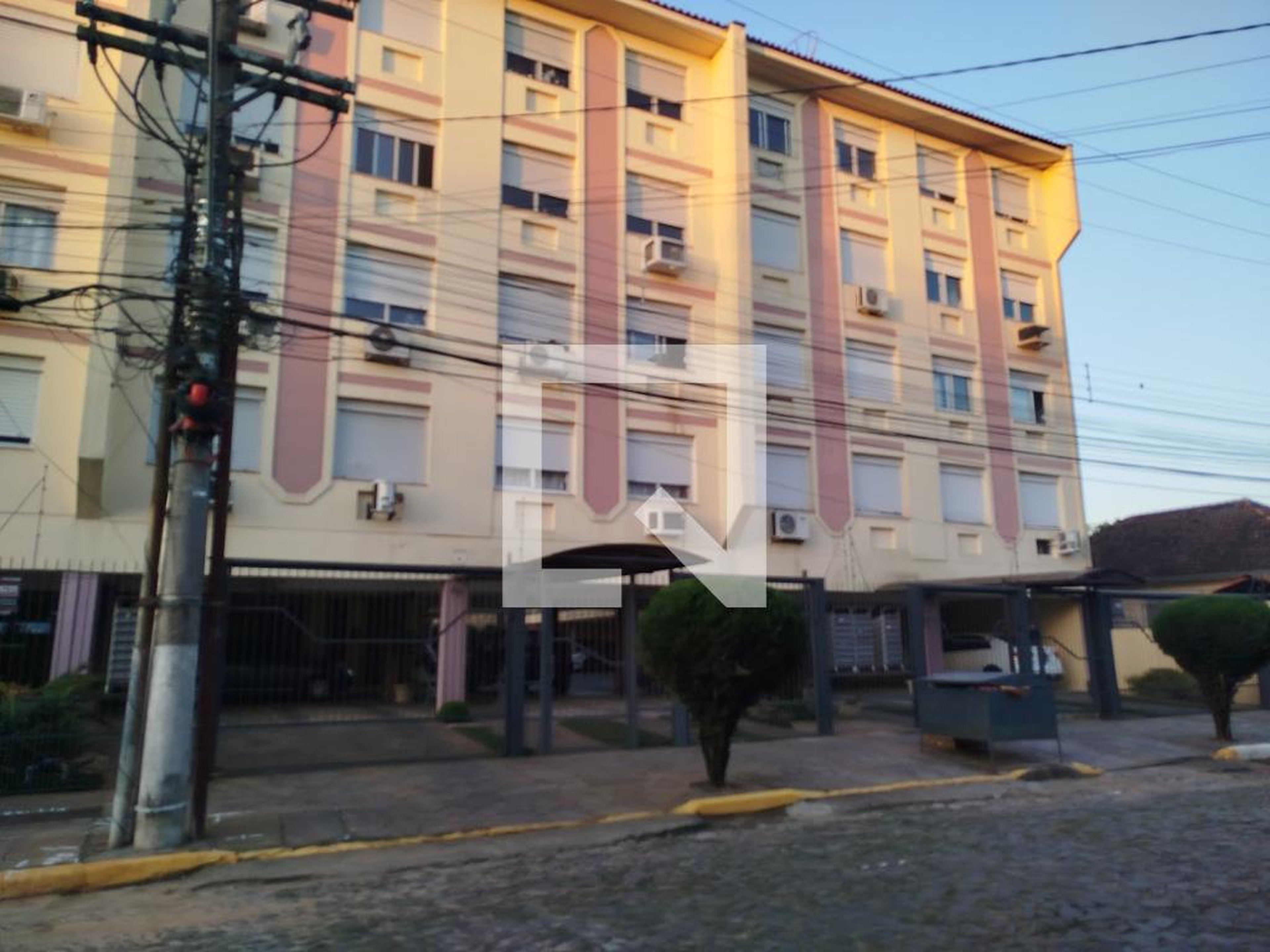 Fachada Condomínio em Rua Casemiro de Abreu, 78