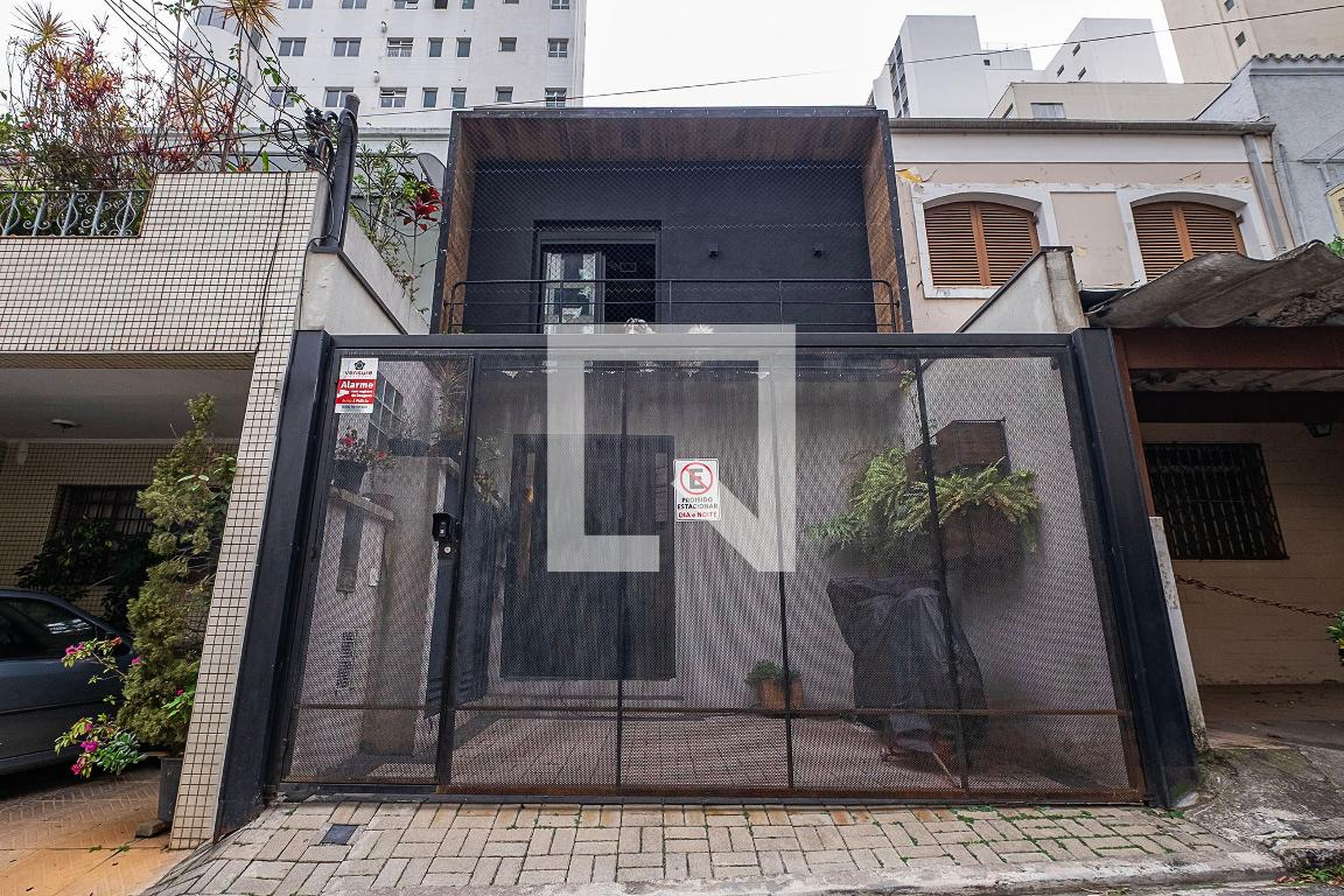 Fachada Condomínio em Rua Santos Torres, 72