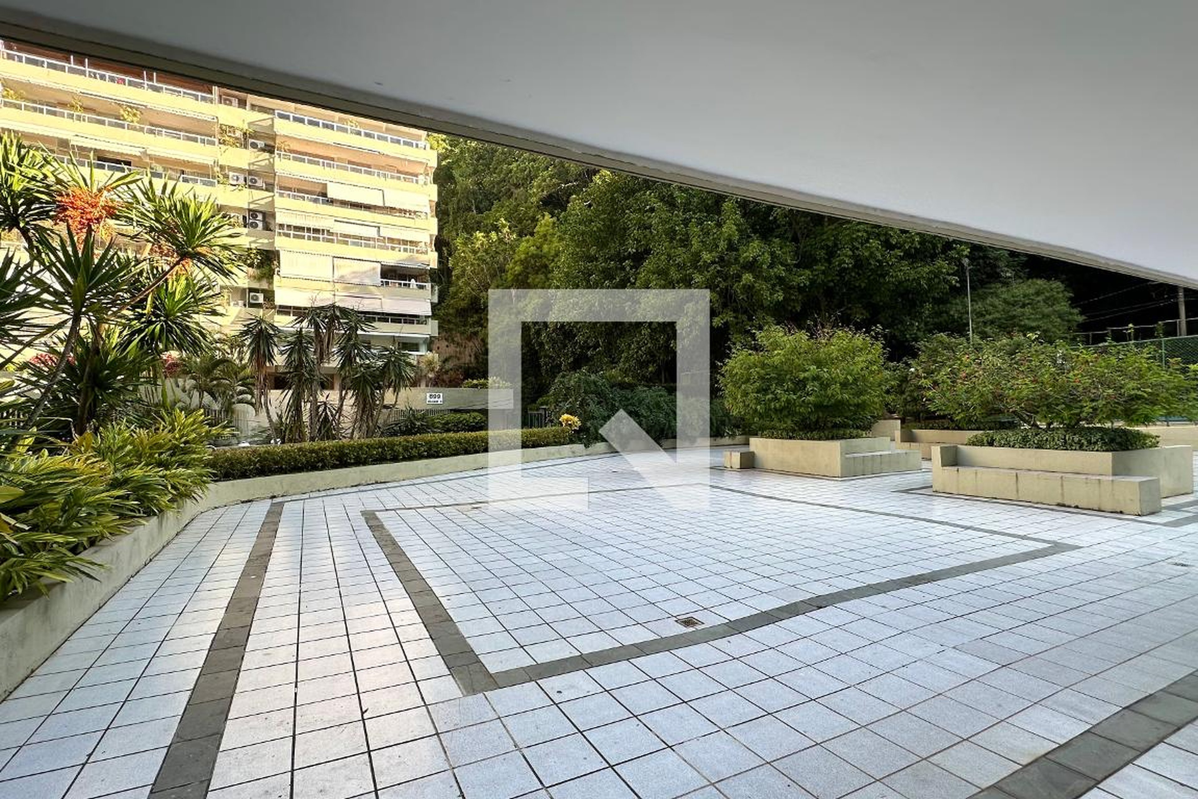 Playground - Maxi Leblon