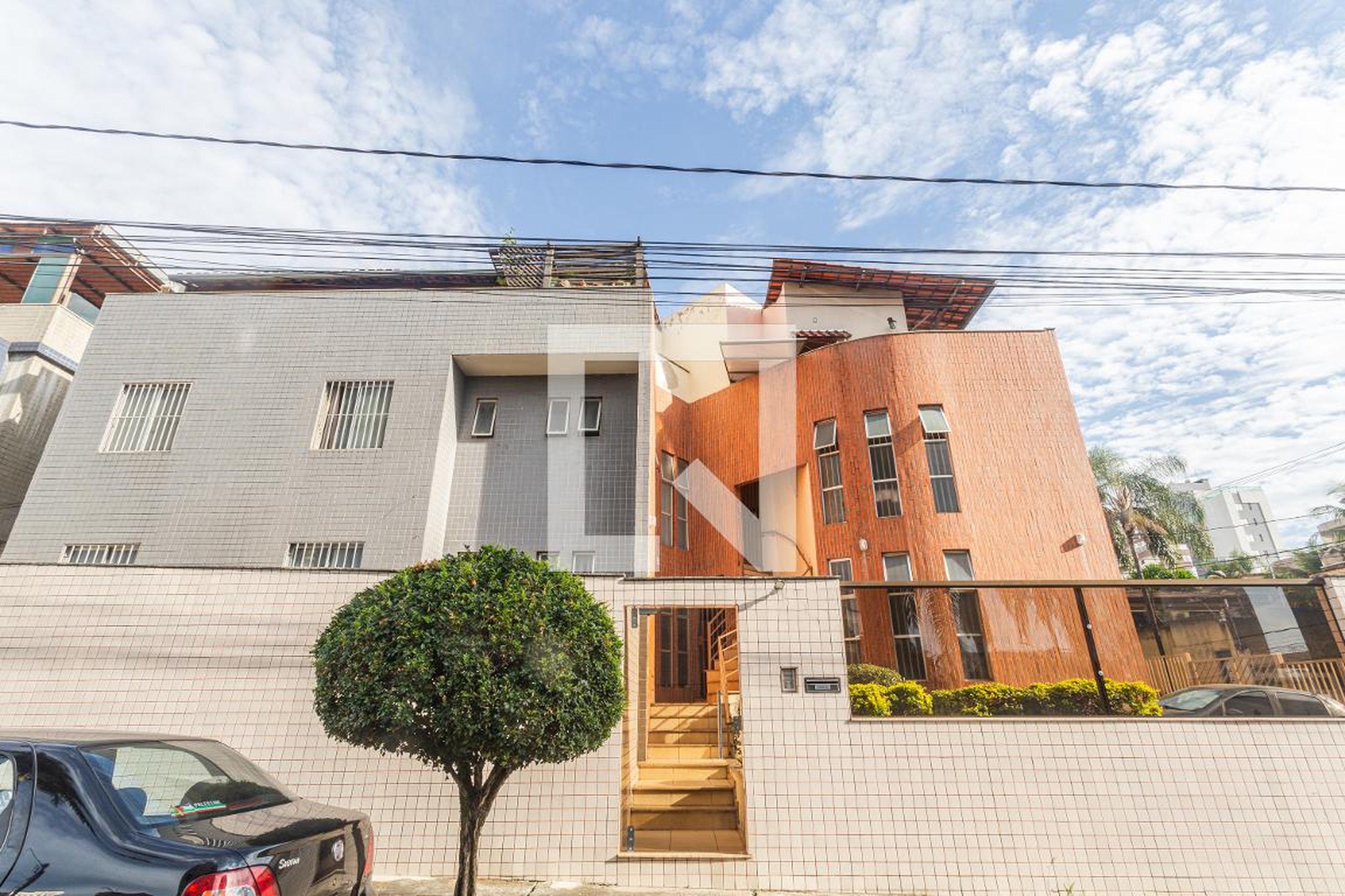 Fachada Condomínio em Rua José Barsand de Leucas, 133