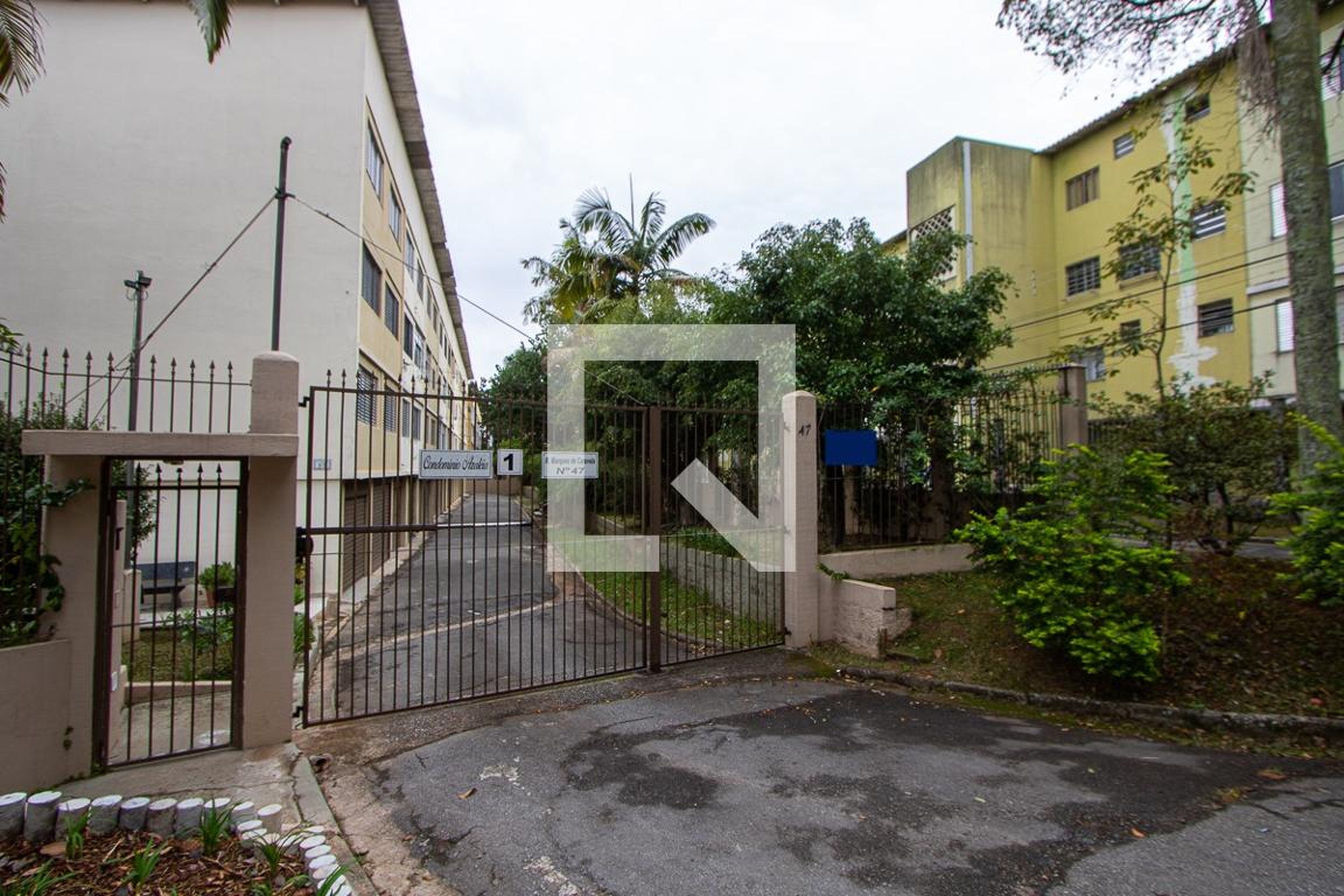 Fachada Condomínio em Rua Marquês de Caravelas, 47