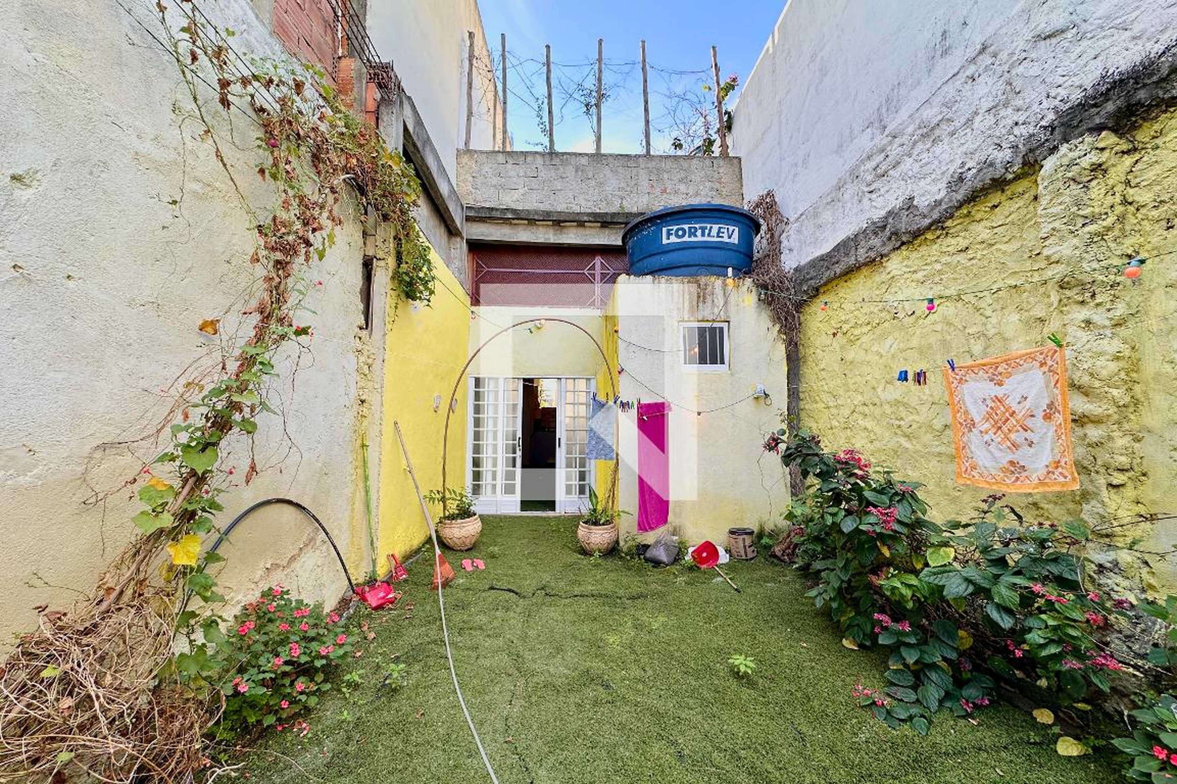 Fachada Condomínio em Rua Conselheiro Zacarias, 108