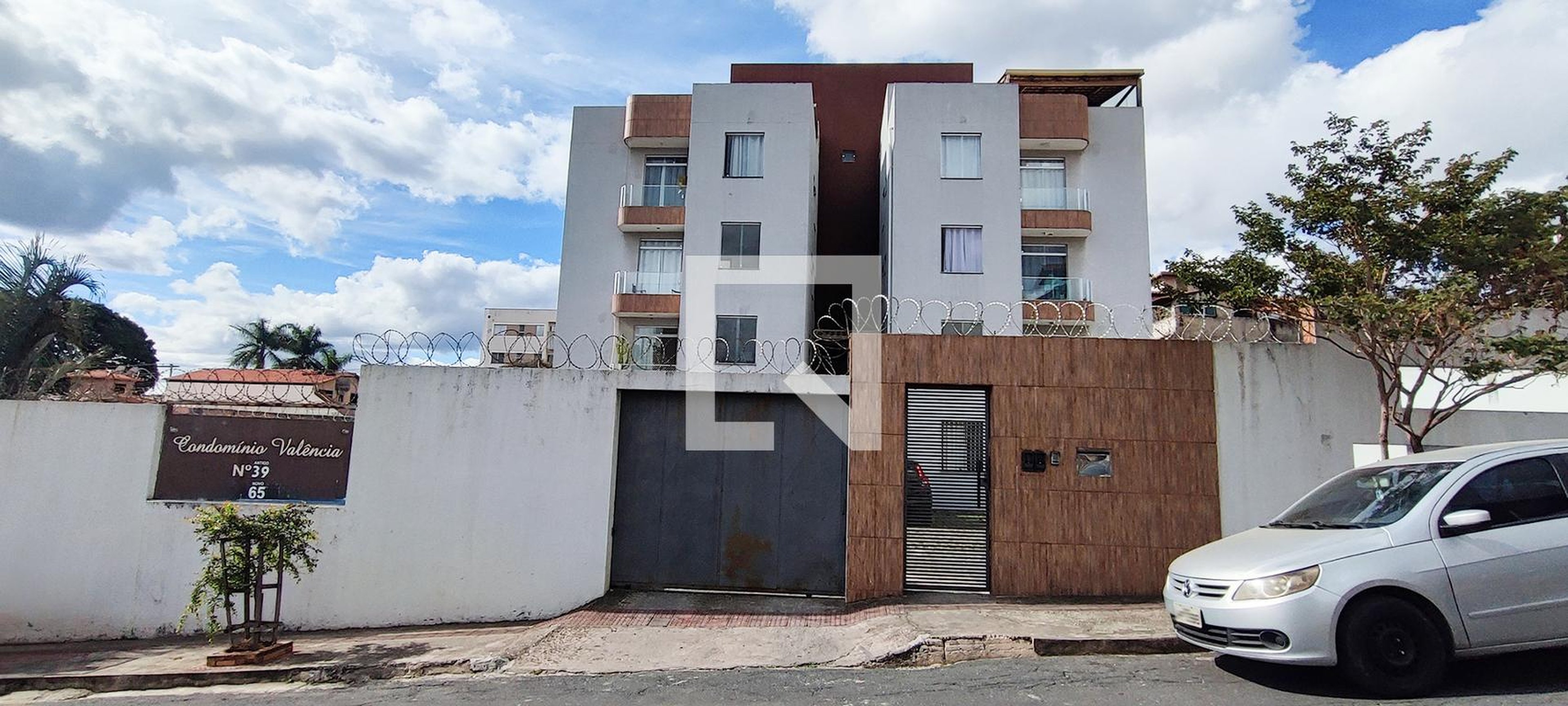 Fachada Condomínio em Rua Araçuaí, 65