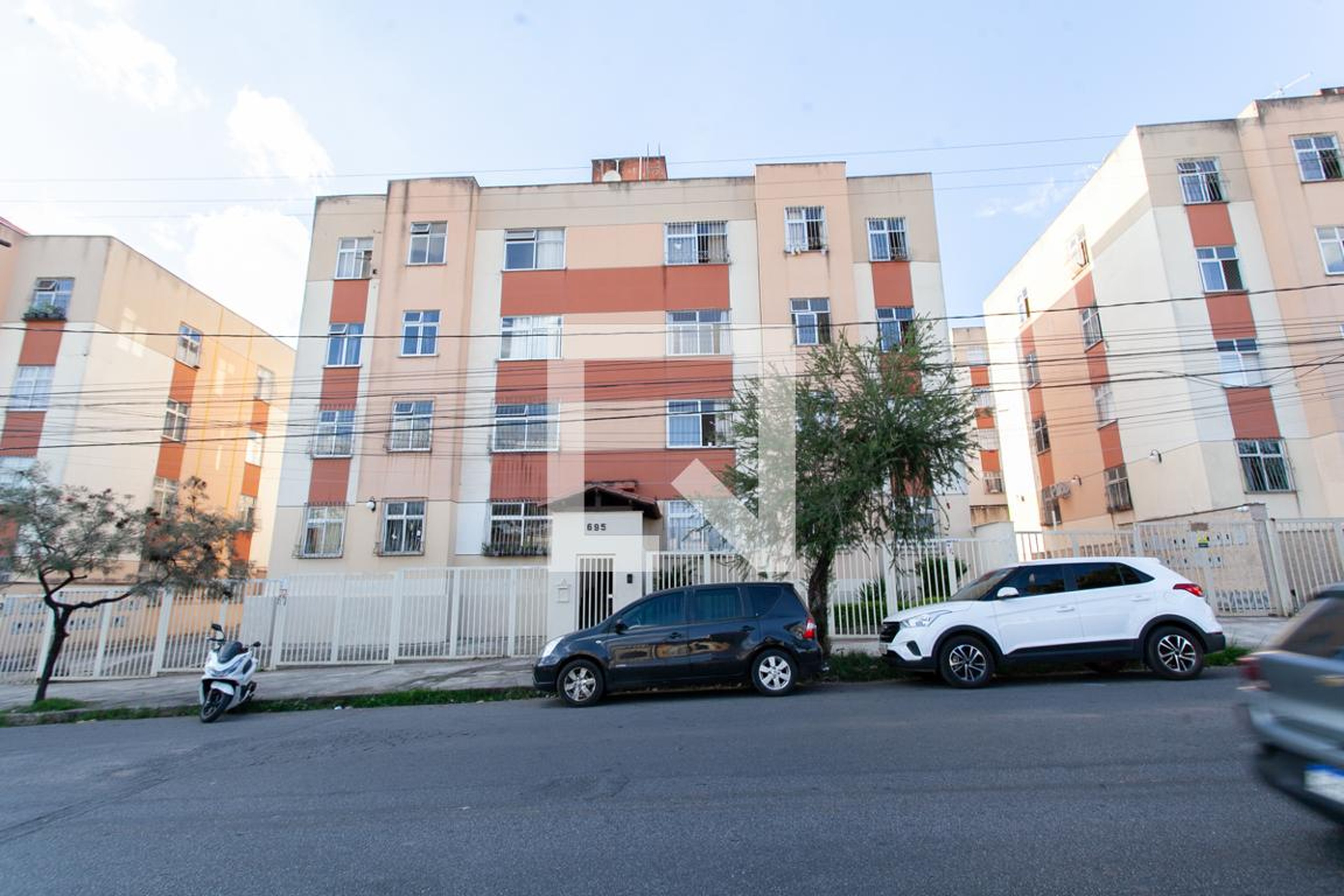 Fachada Condomínio em Rua Leonil Prata, 695