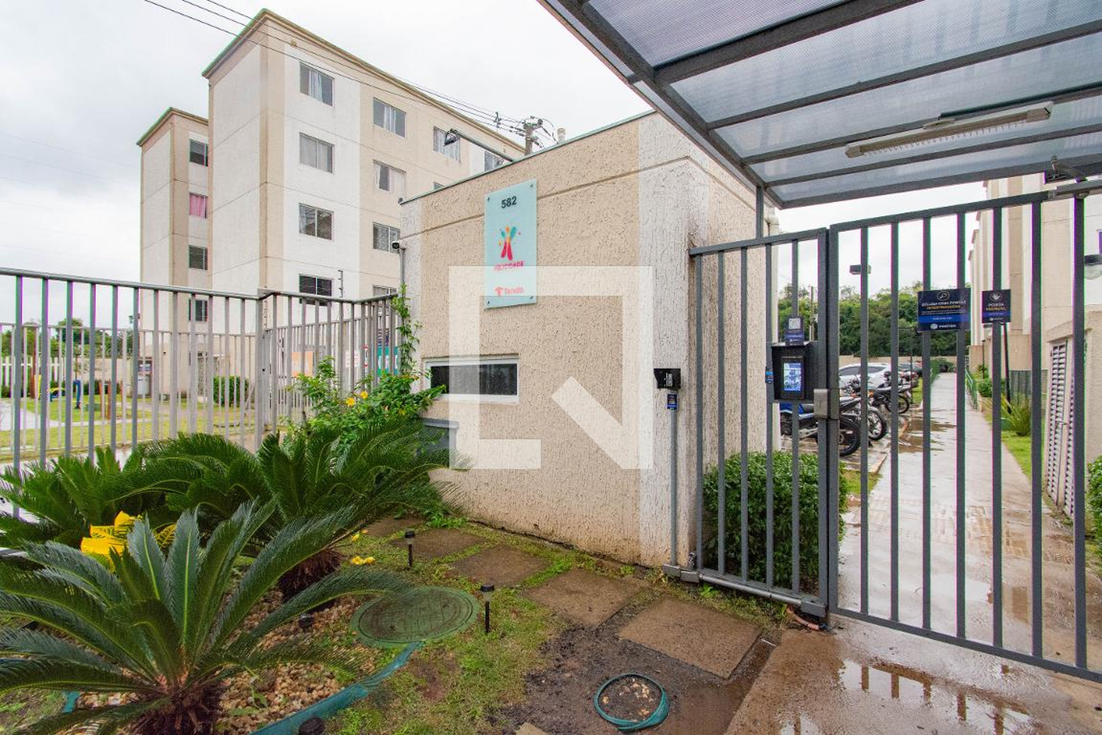 Fachada Condomínio em Rua Irmã Maria Hiltgardis, 581