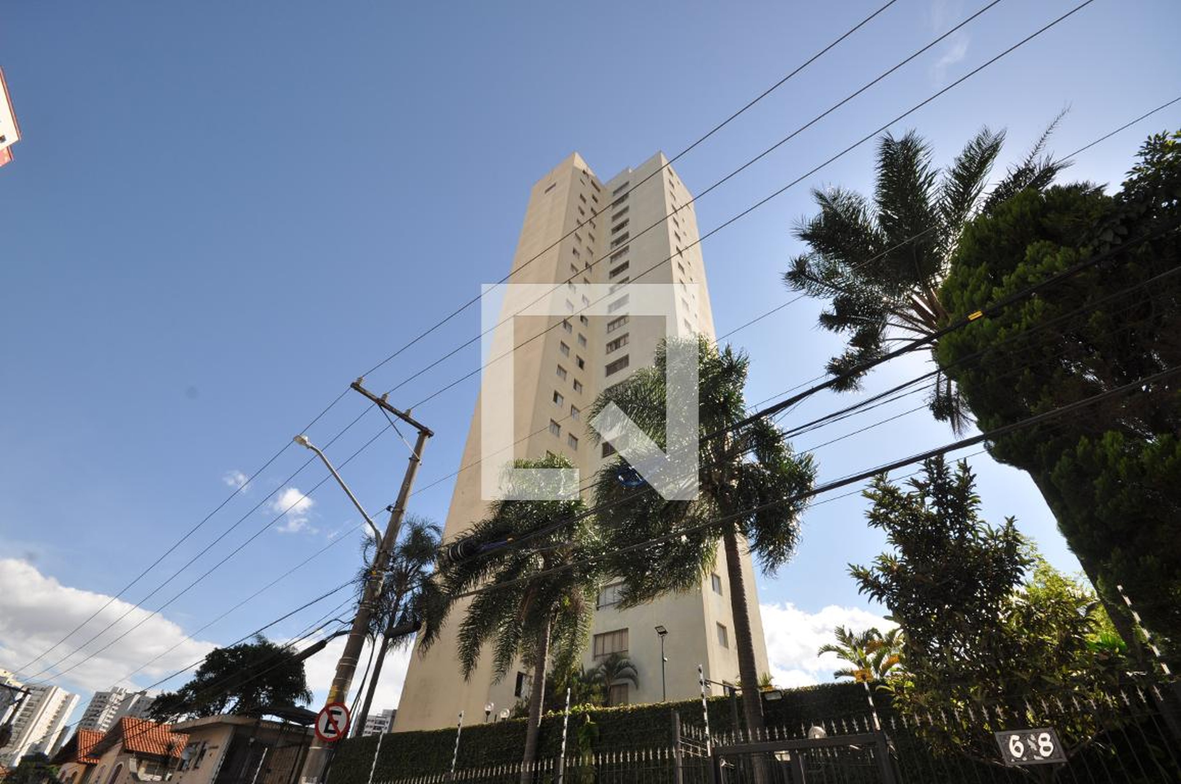 Fachada Condomínio em Rua Parma, 171