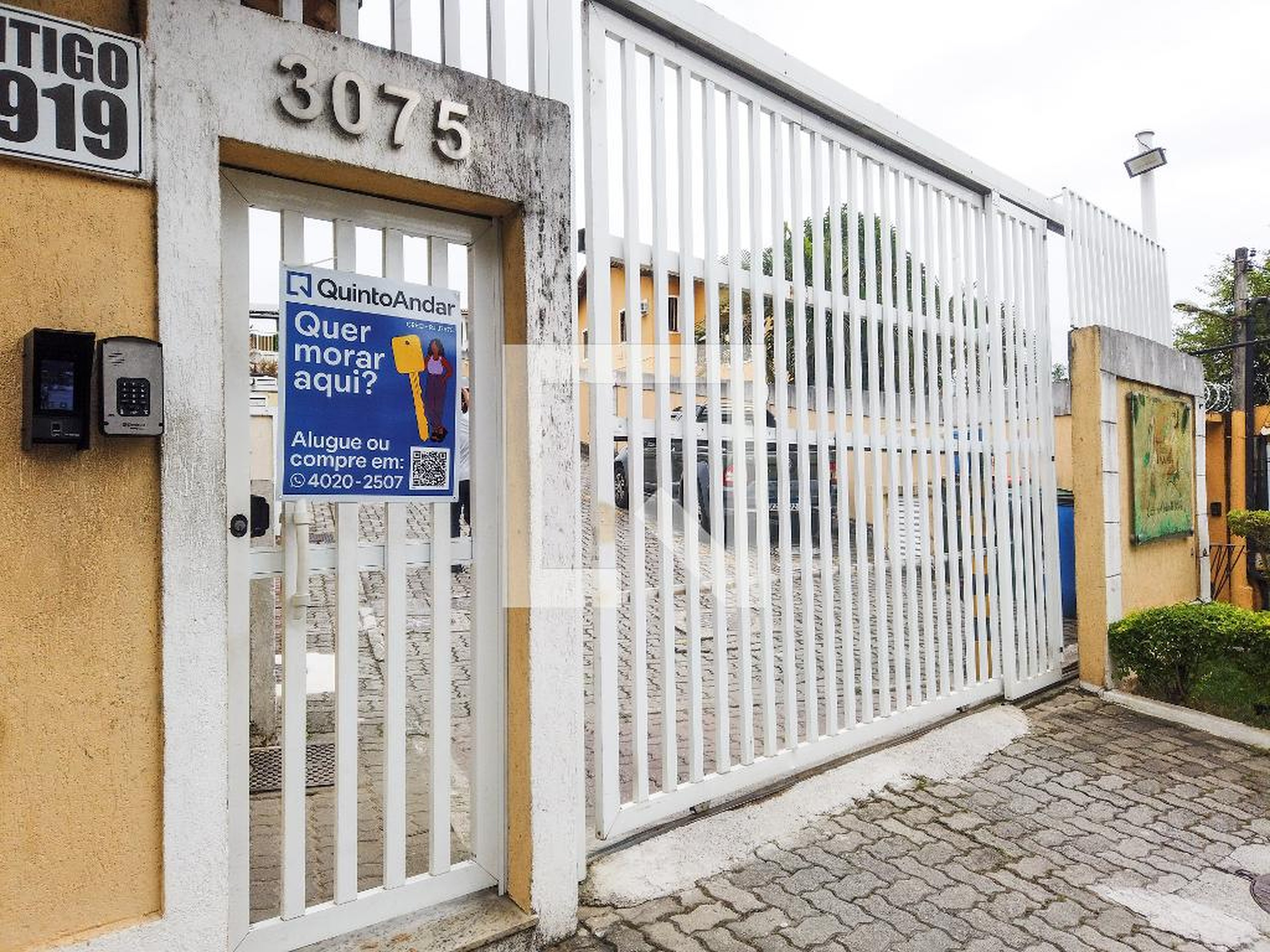 Fachada Condomínio em Estrada do Cafundá, 3075