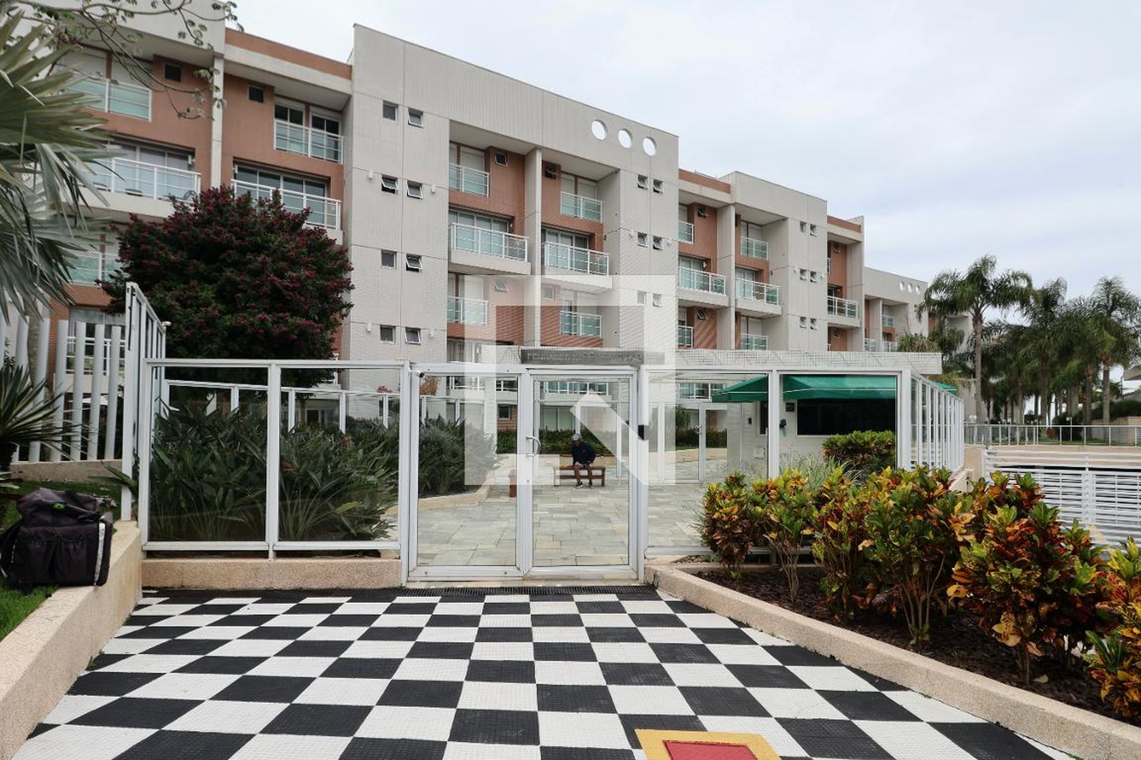 Fachada Condomínio Penhasco das Tartarugas