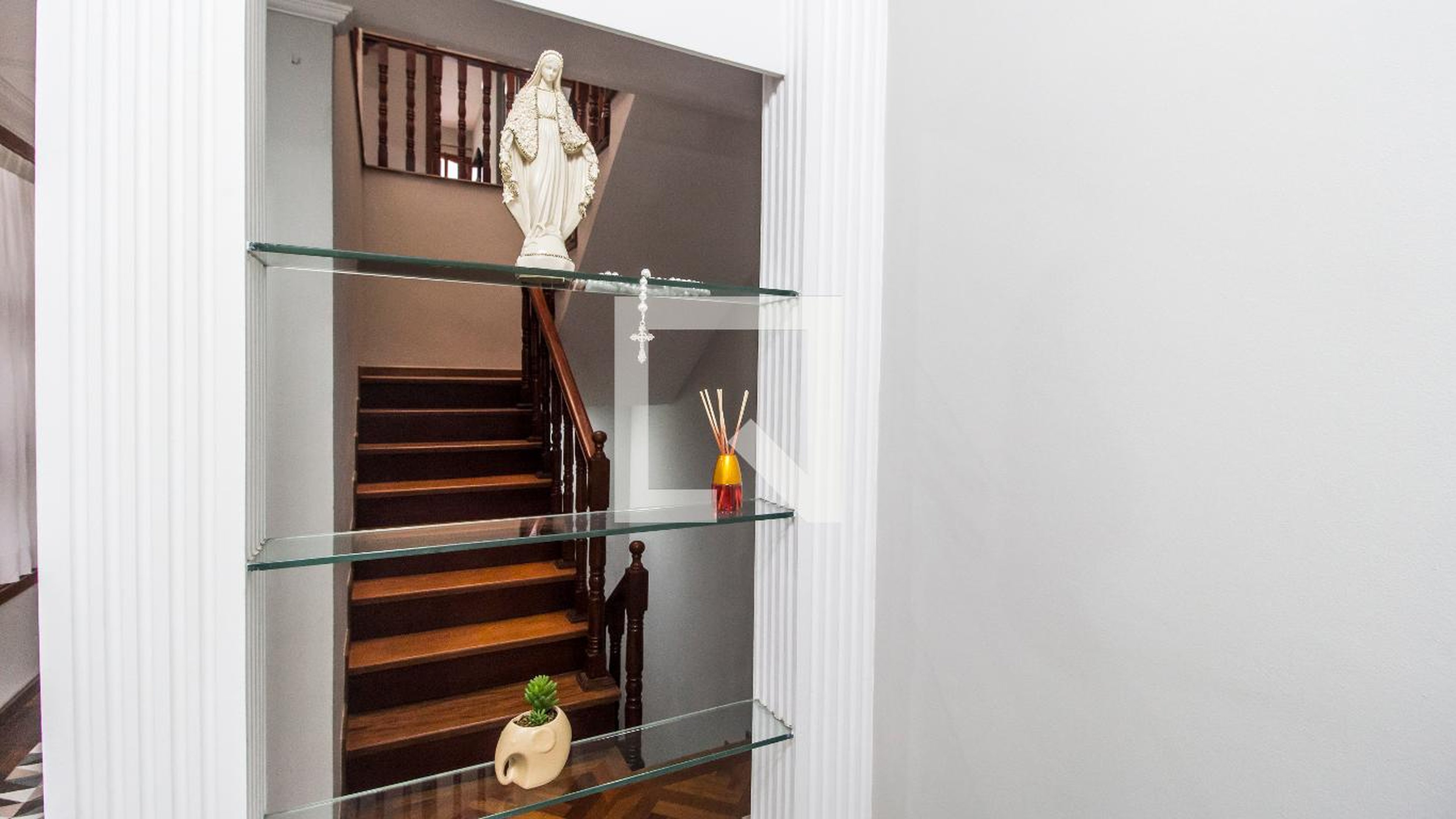 Entrada Condomínio em Alameda Cobre, 107