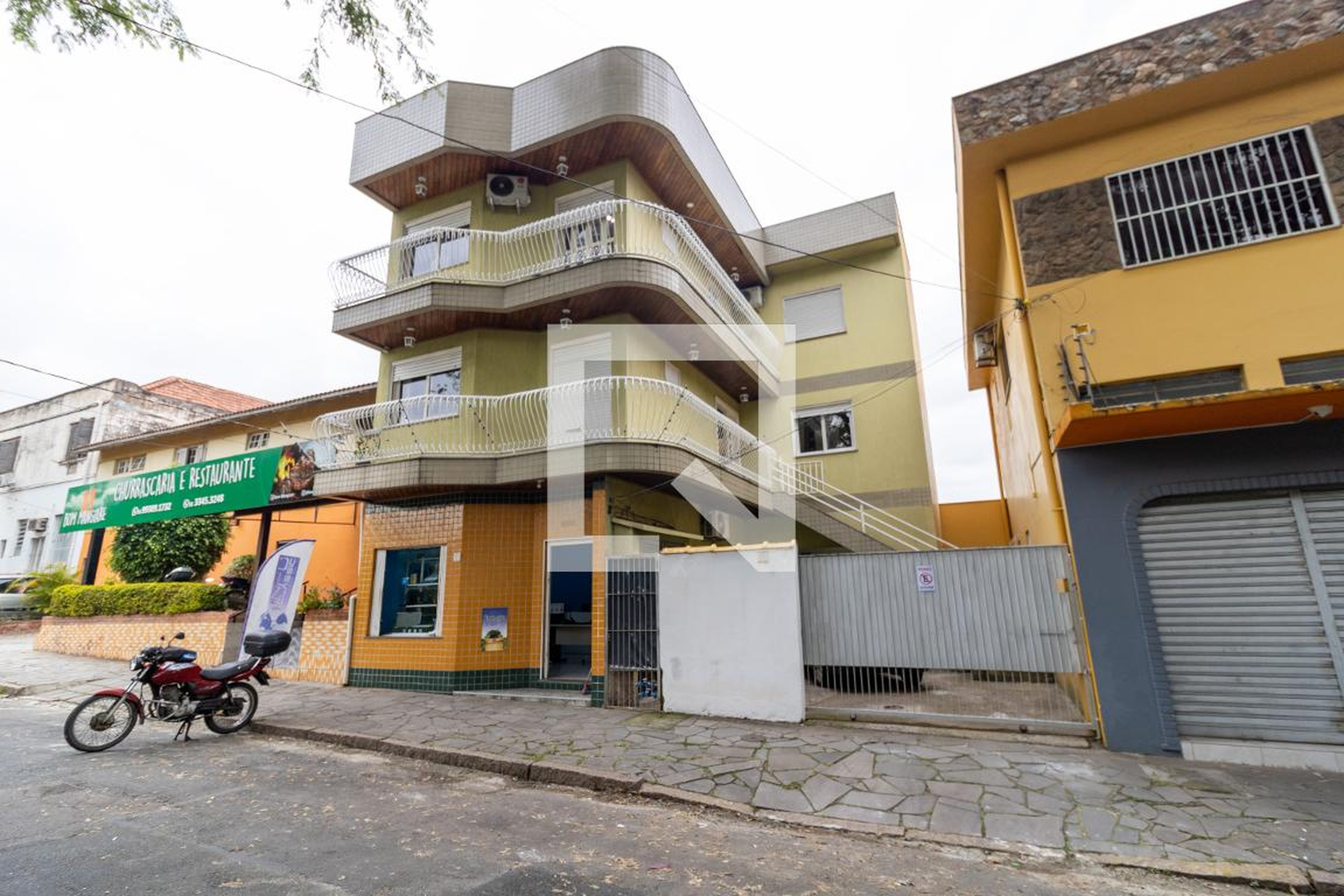 Fachada Condomínio em Rua Marquês de Souza, 31