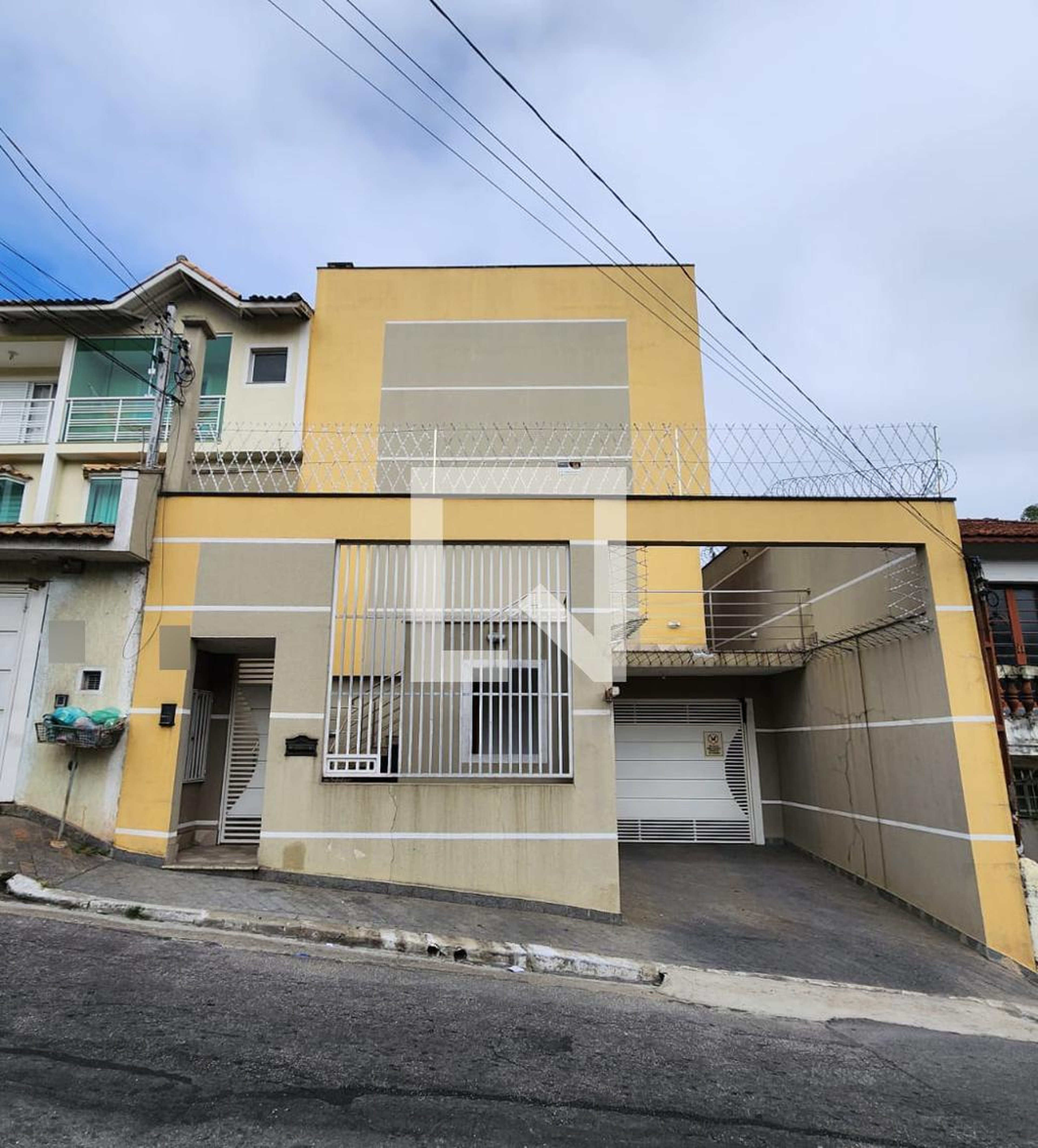 Fachada Condomínio em Rua Doutor Teixeira das Neves, 107