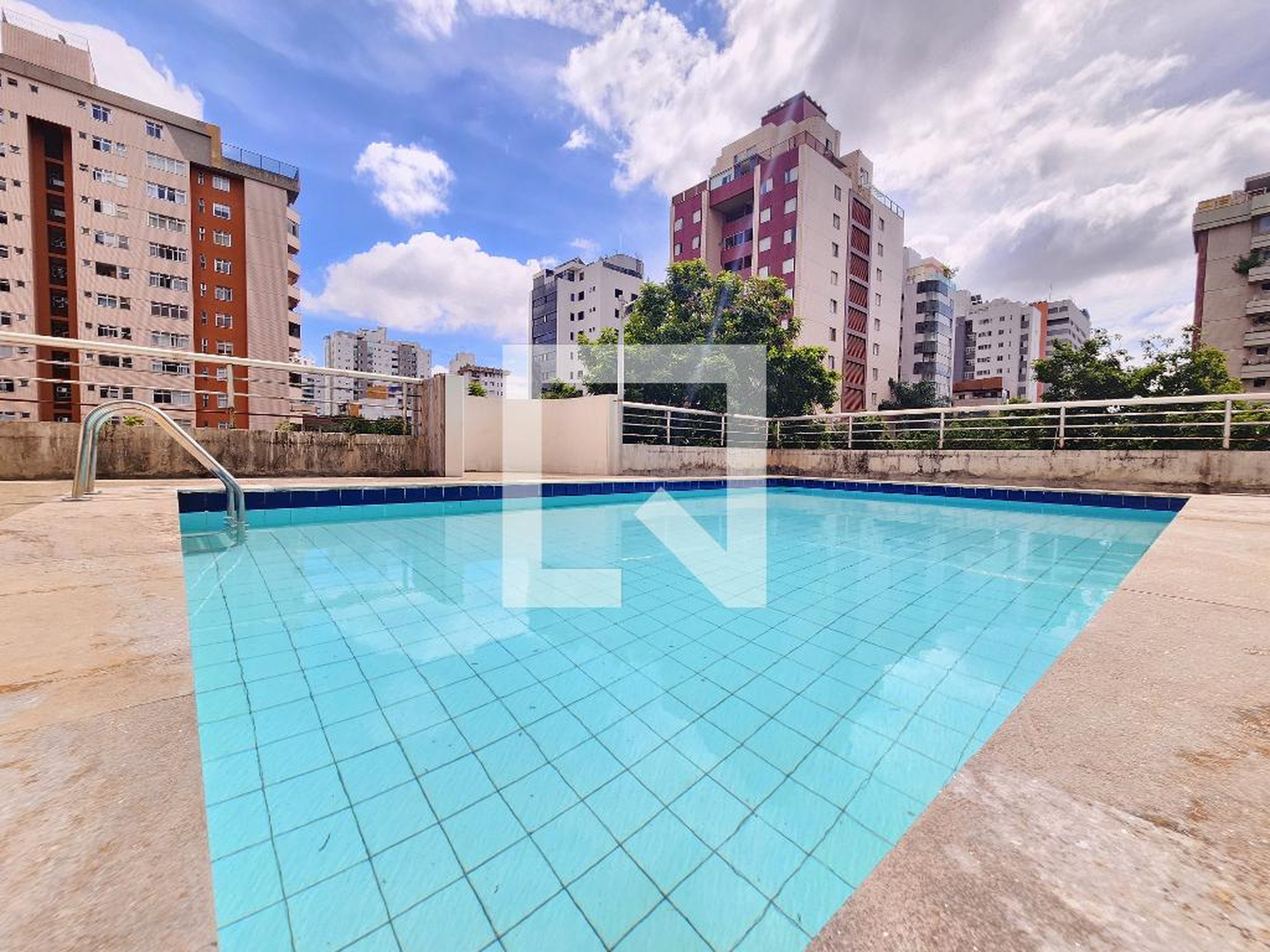 Piscina - Edifício Le Flamboyant