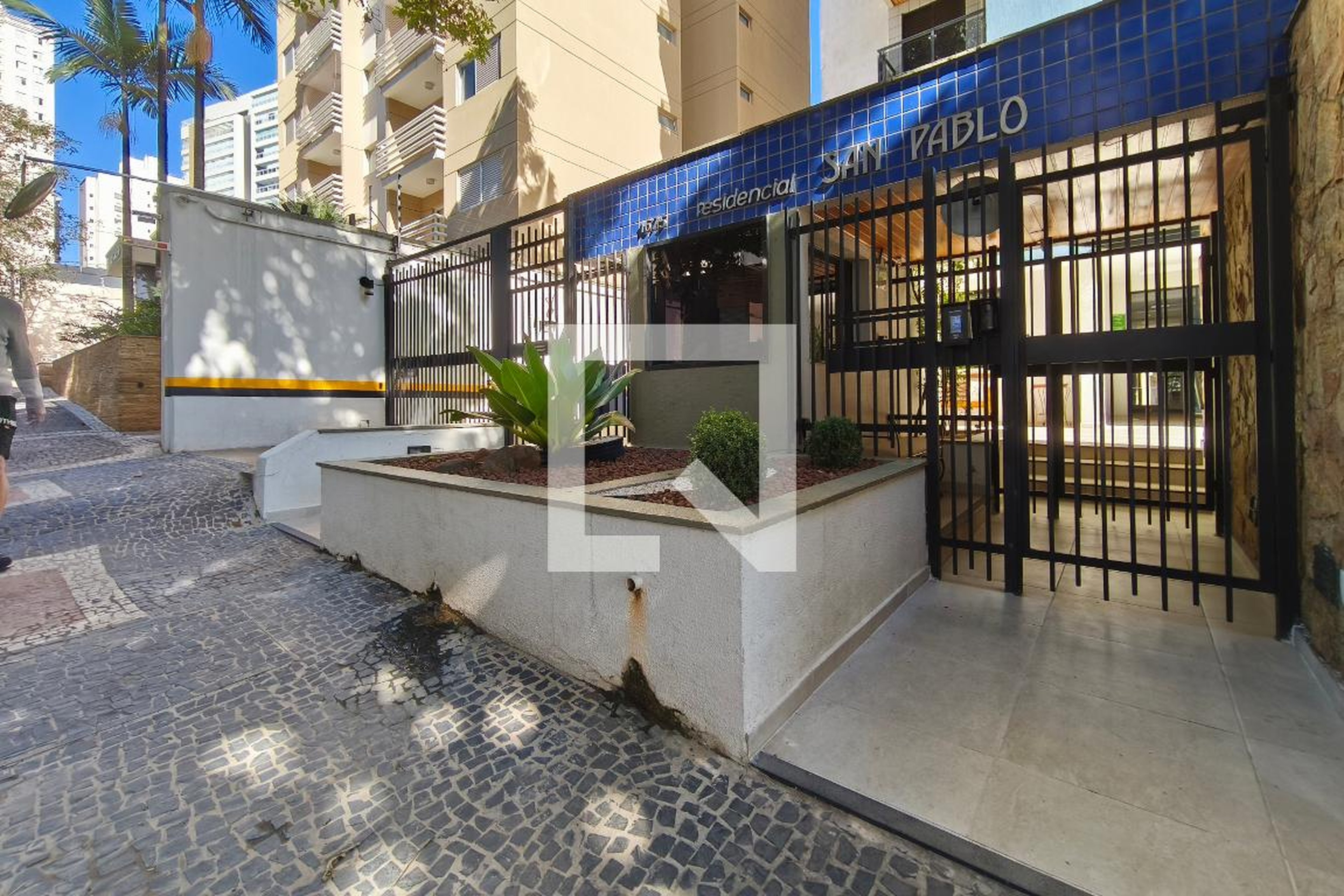 Fachada do Condomínio Condomínio em Rua Maria Monteiro, 1675