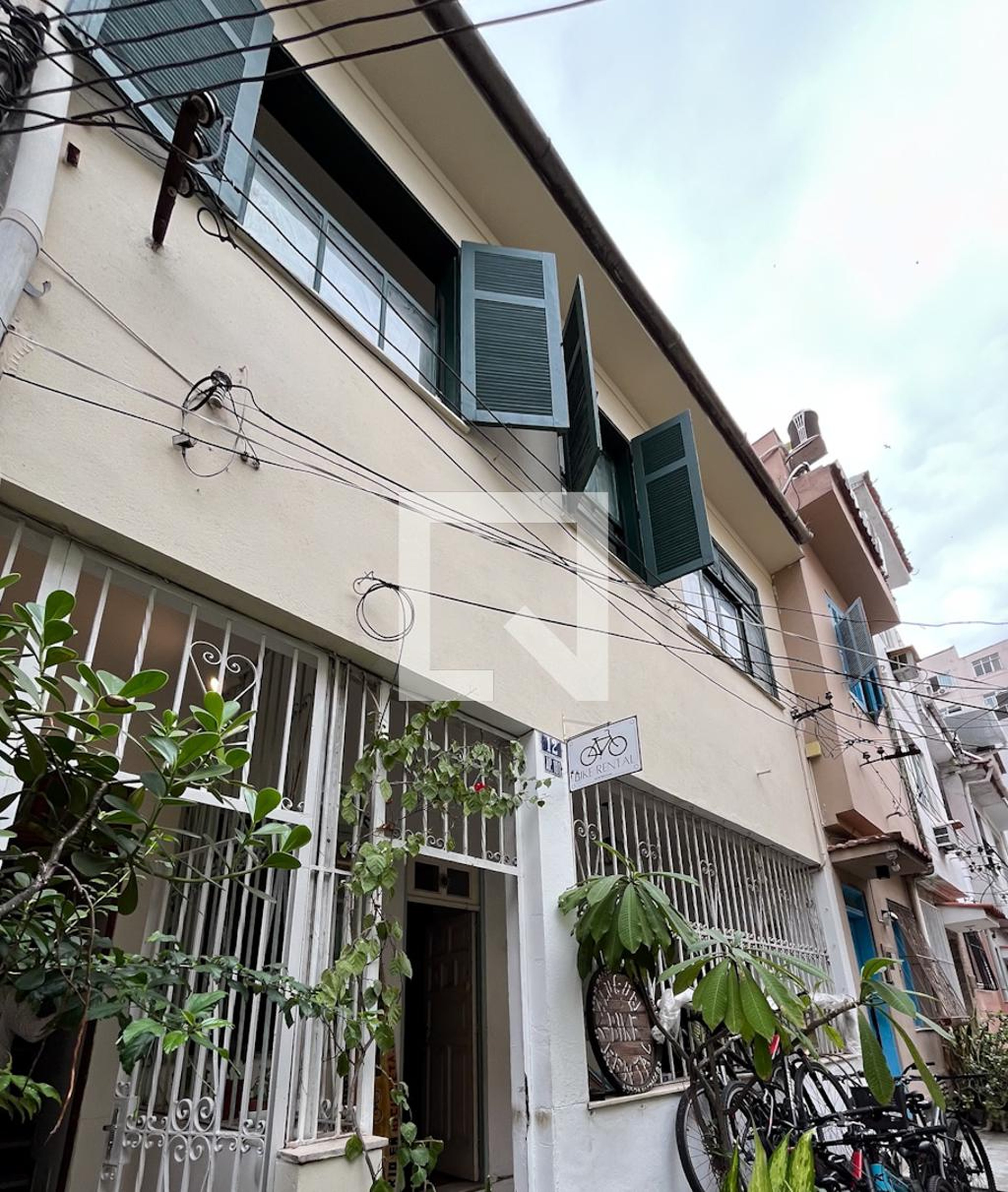 Fachada Condomínio em Rua Barão da Torre, 175