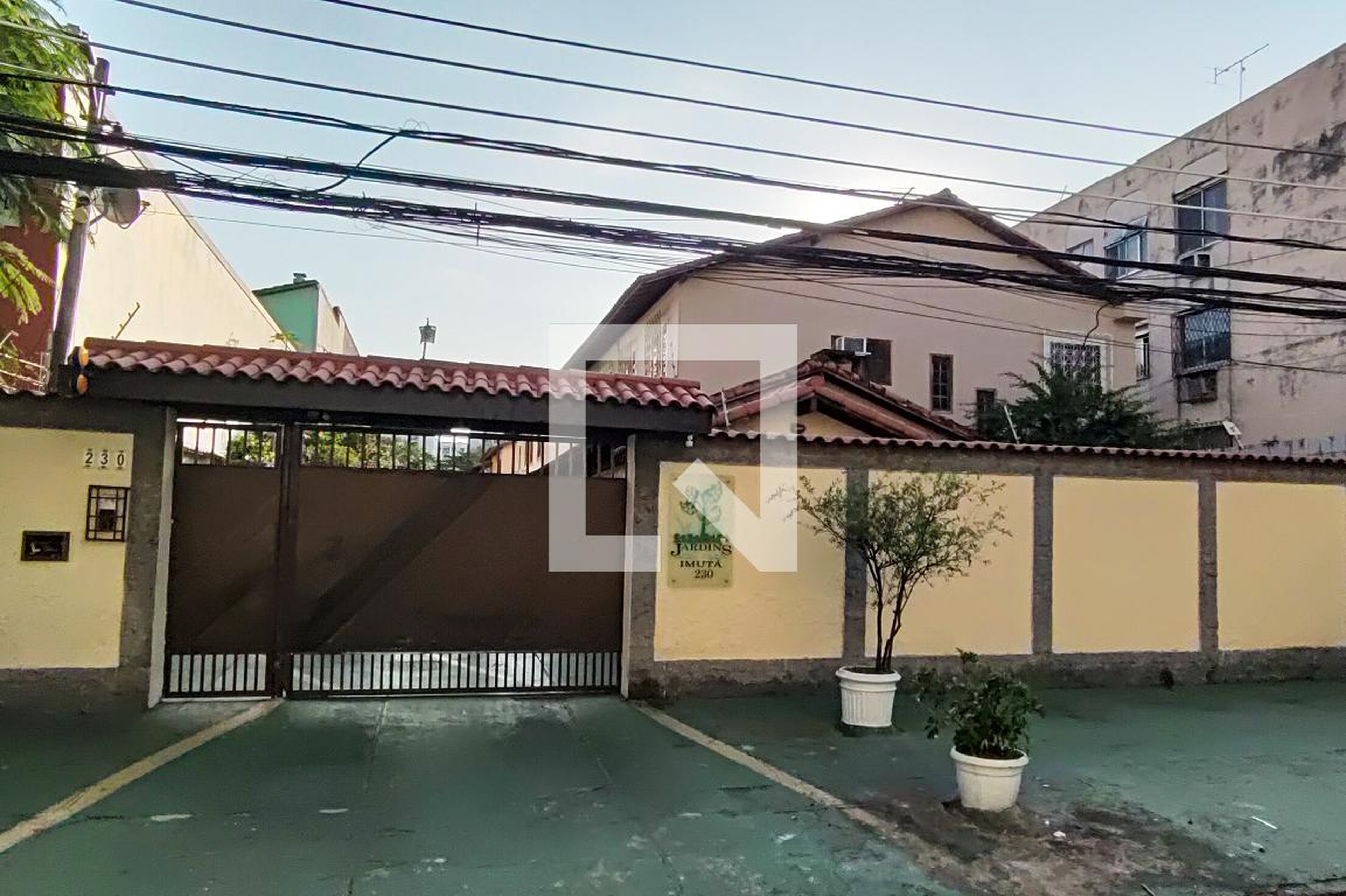 Fachada Condomínio em Rua Imuta, 230