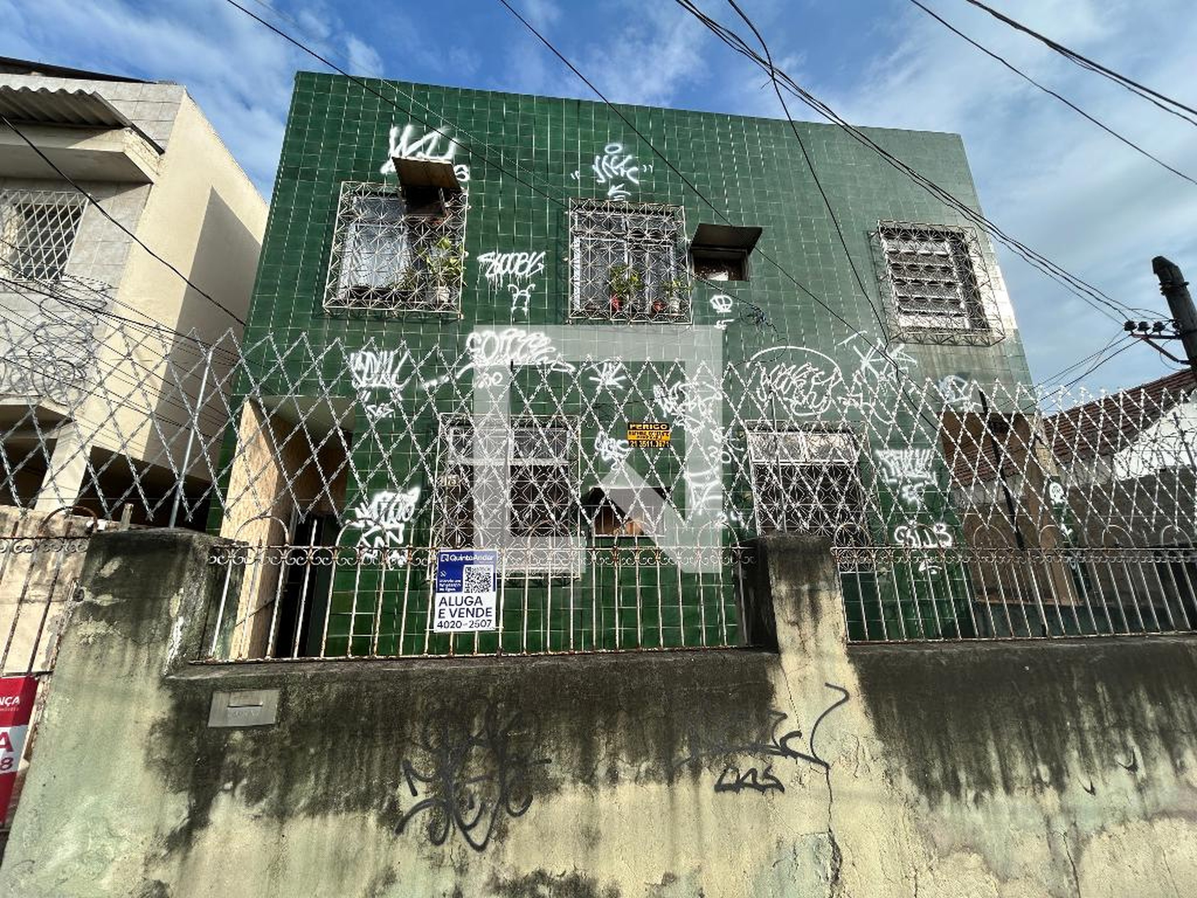 Fachada Condomínio em Rua Maria Lopes, 175