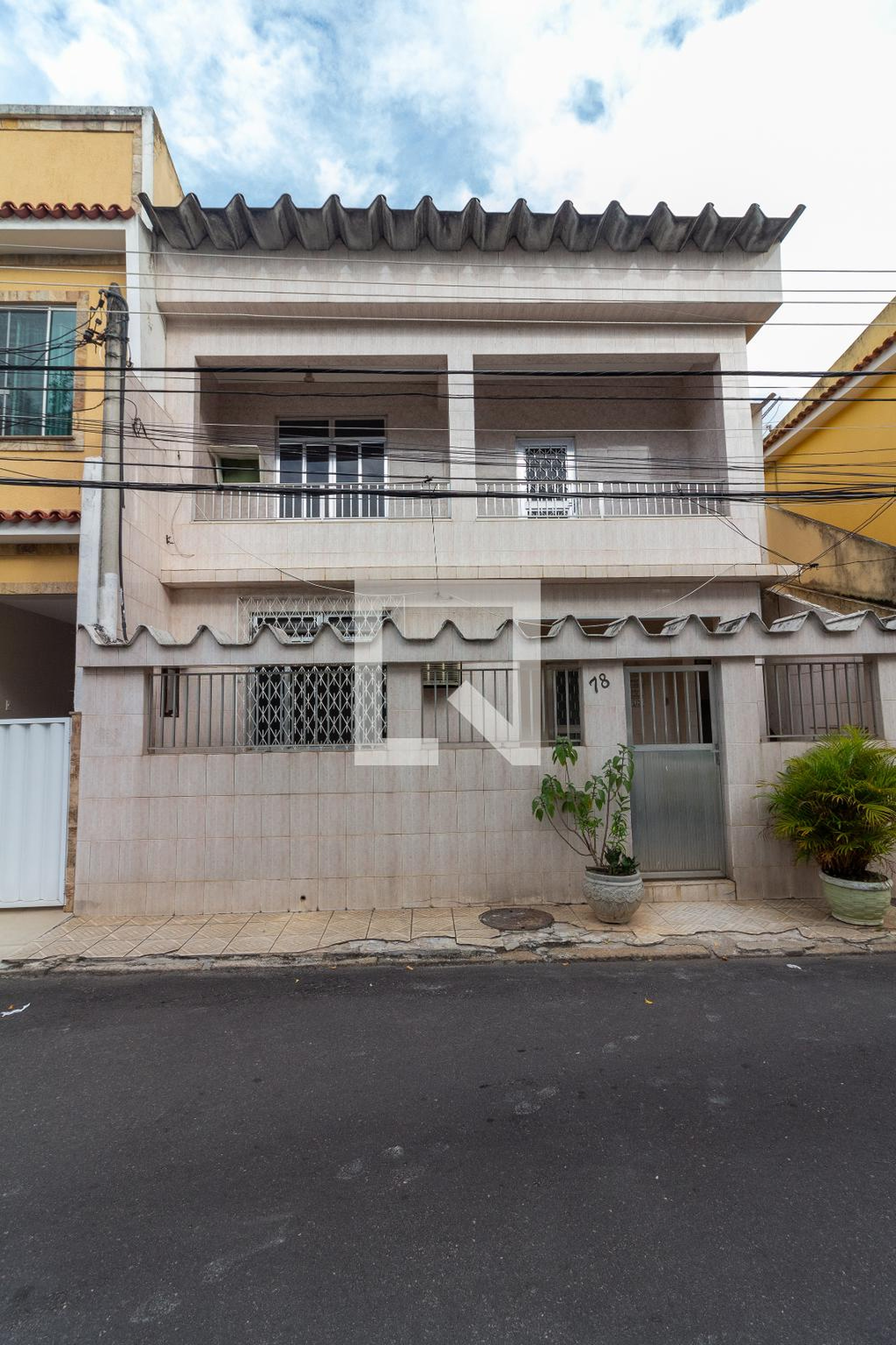 Fachada Condomínio em Estrada Intendente Magalhães, 237