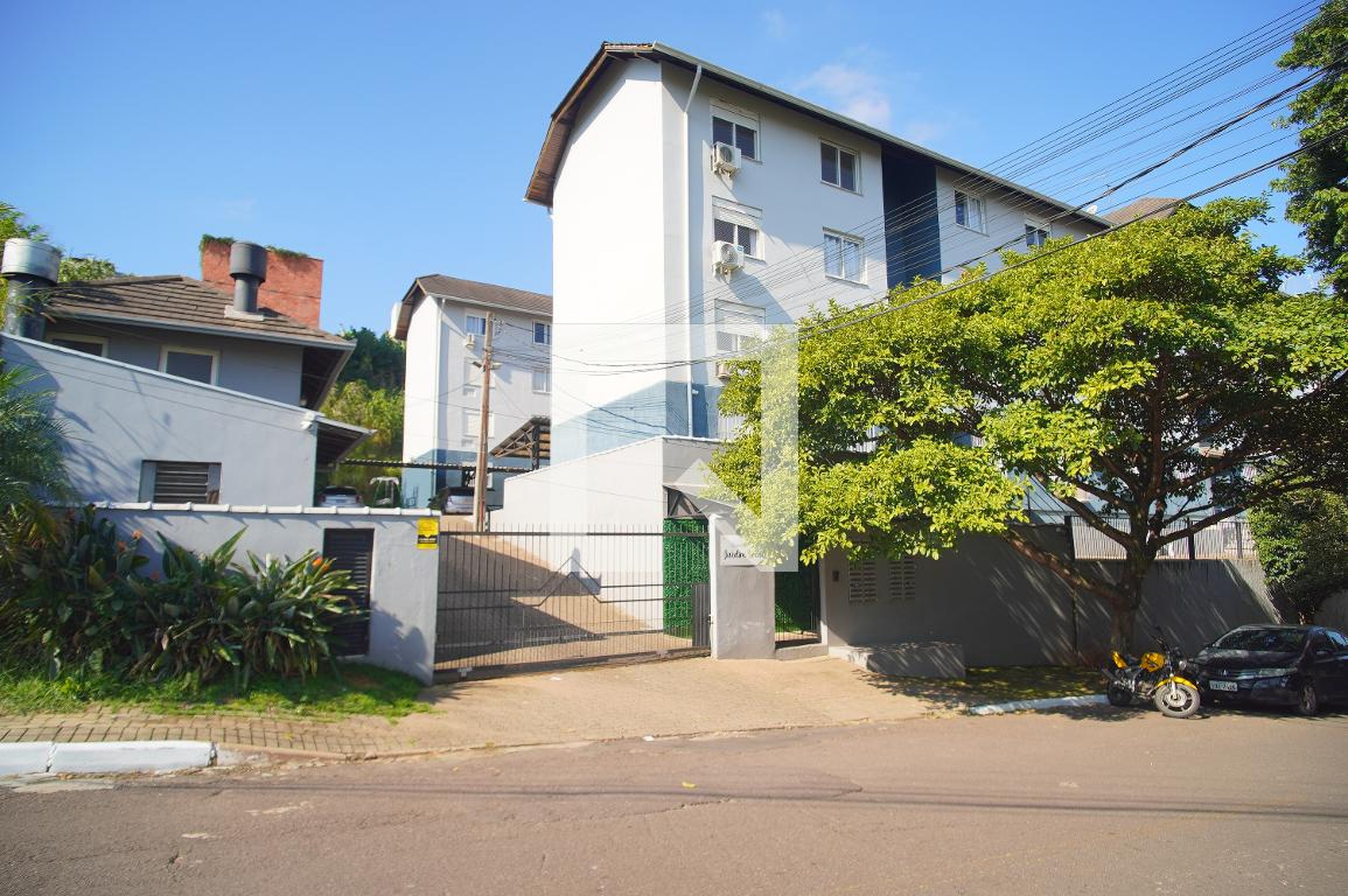 Fachada Condomínio em Rua Júlio Birck, 655