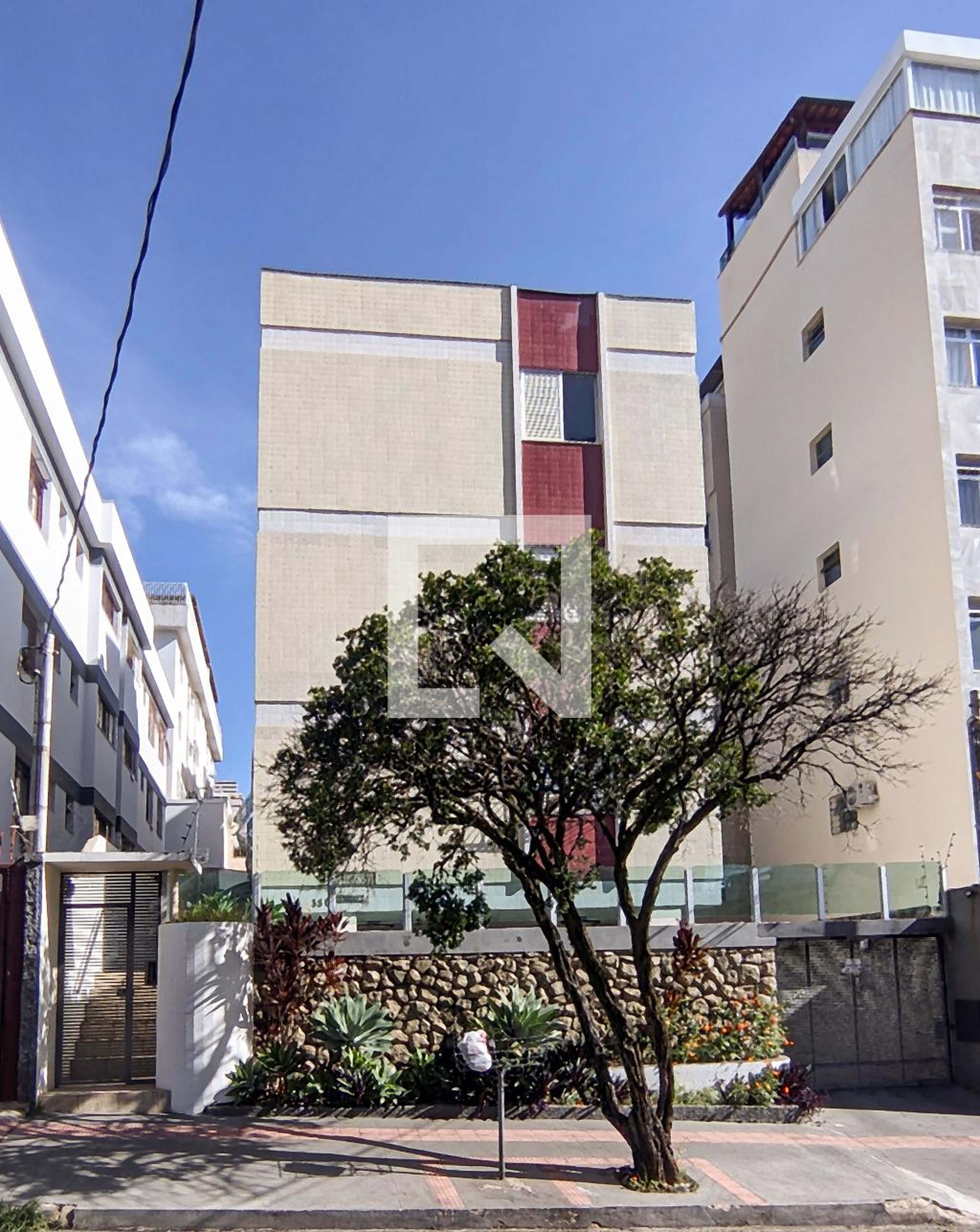 Fachada Condomínio em Rua Professor Lincoln Continentino, 330