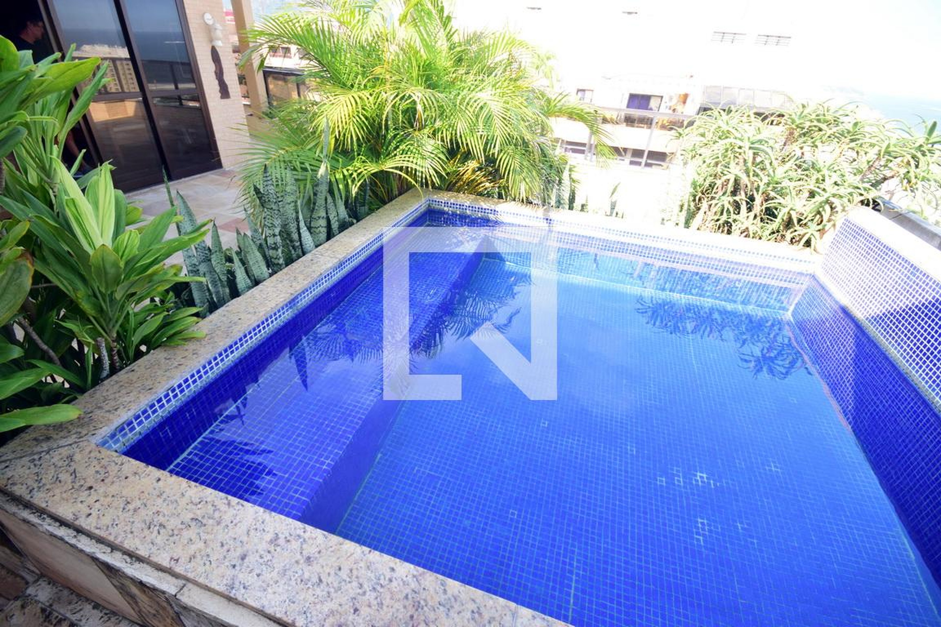 Piscina - Edifício Barra Inn Apart  Hotel
