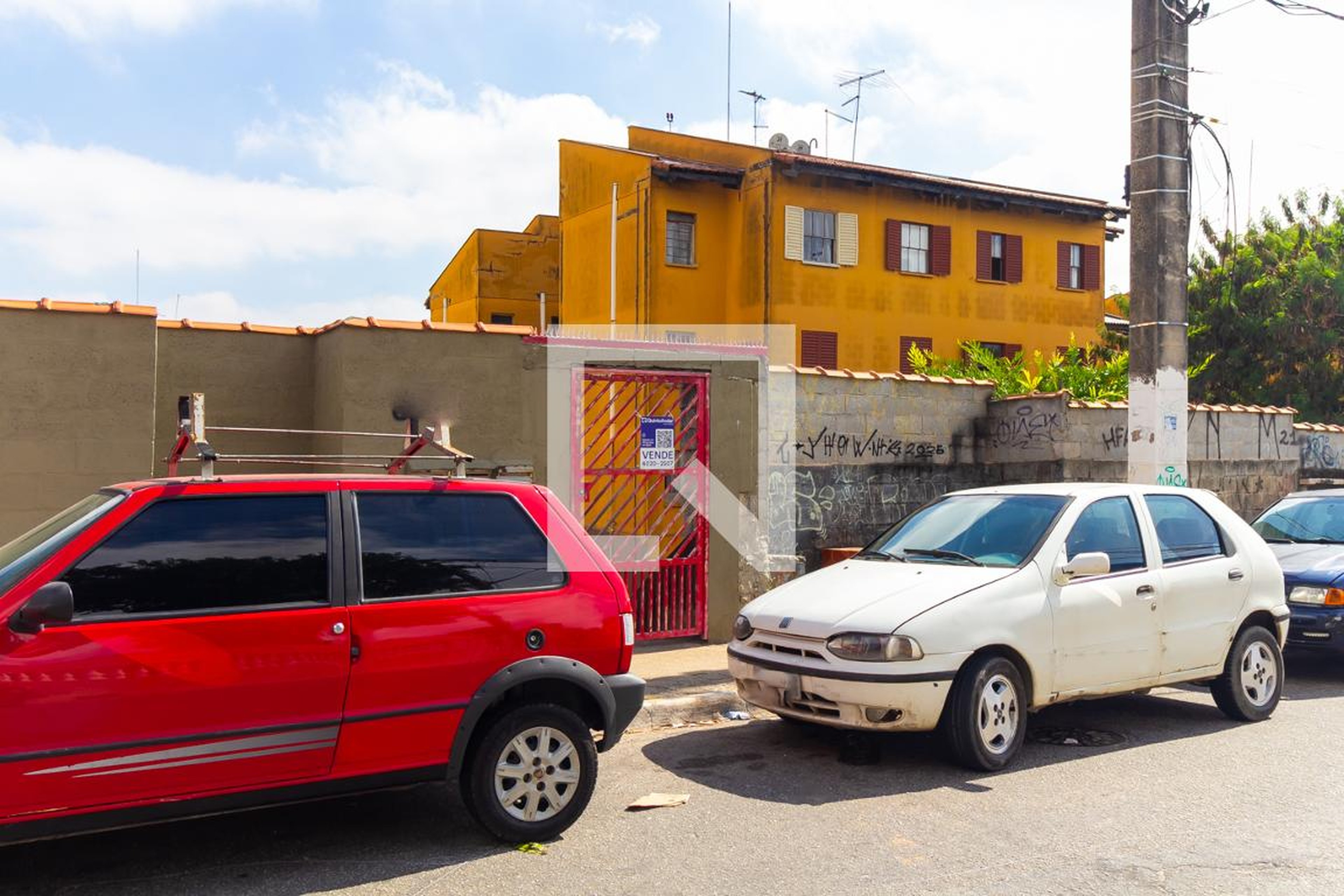 Fachada Condomínio em Rua dos Banqueiros, 144