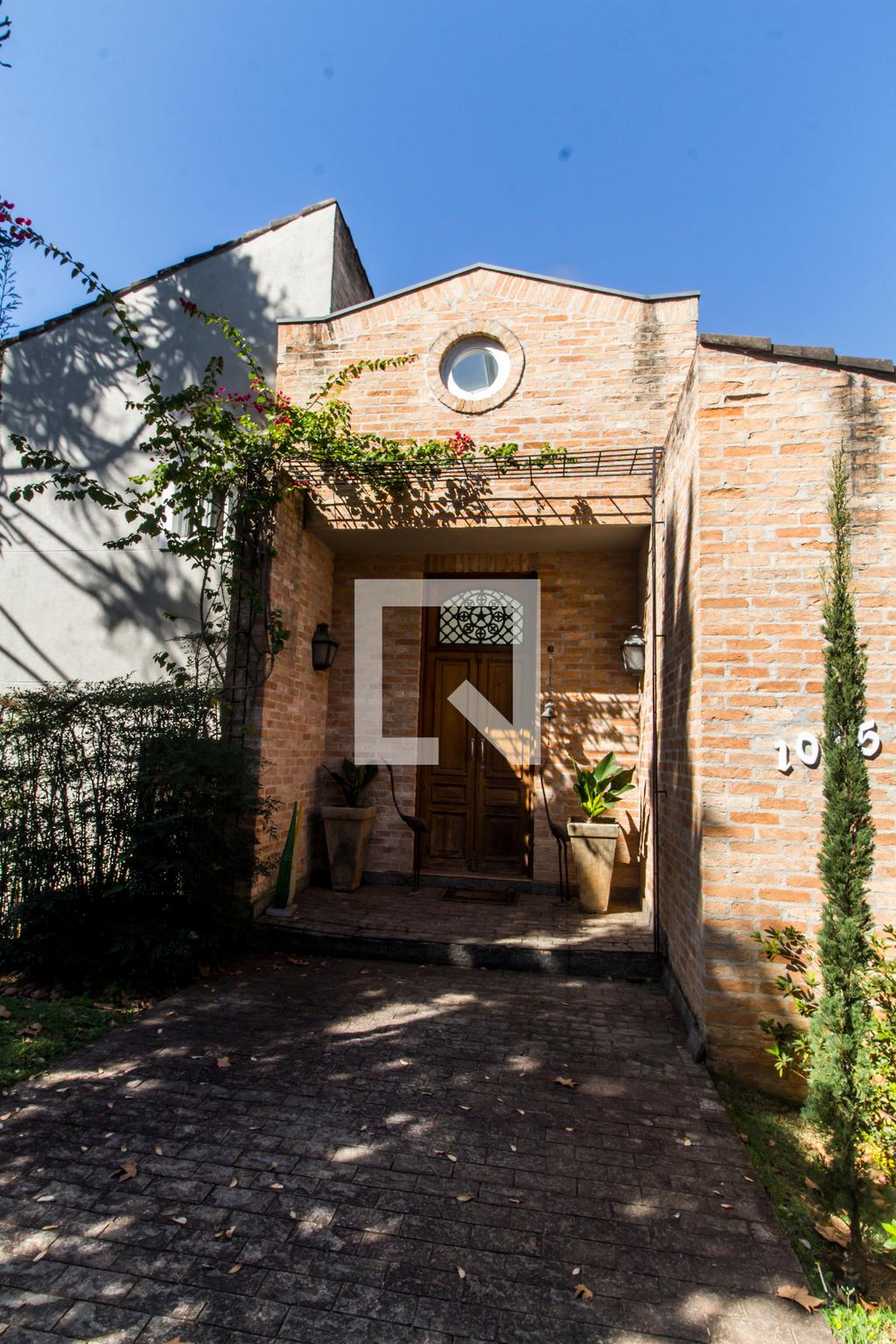 Entrada Condomínio em Alameda Juriti, 1055