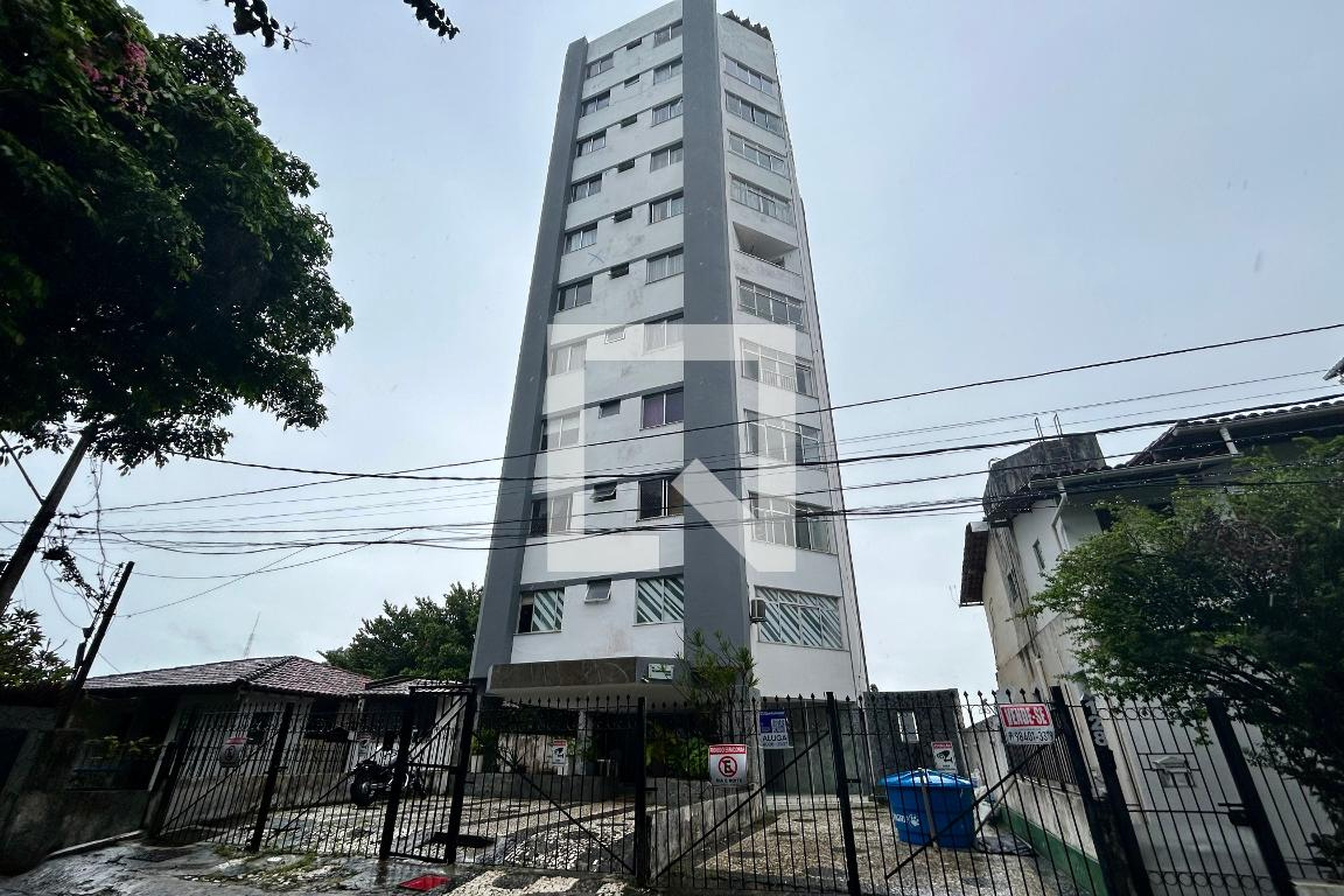 Fachada Condomínio em Rua Agnelo Brito, 75