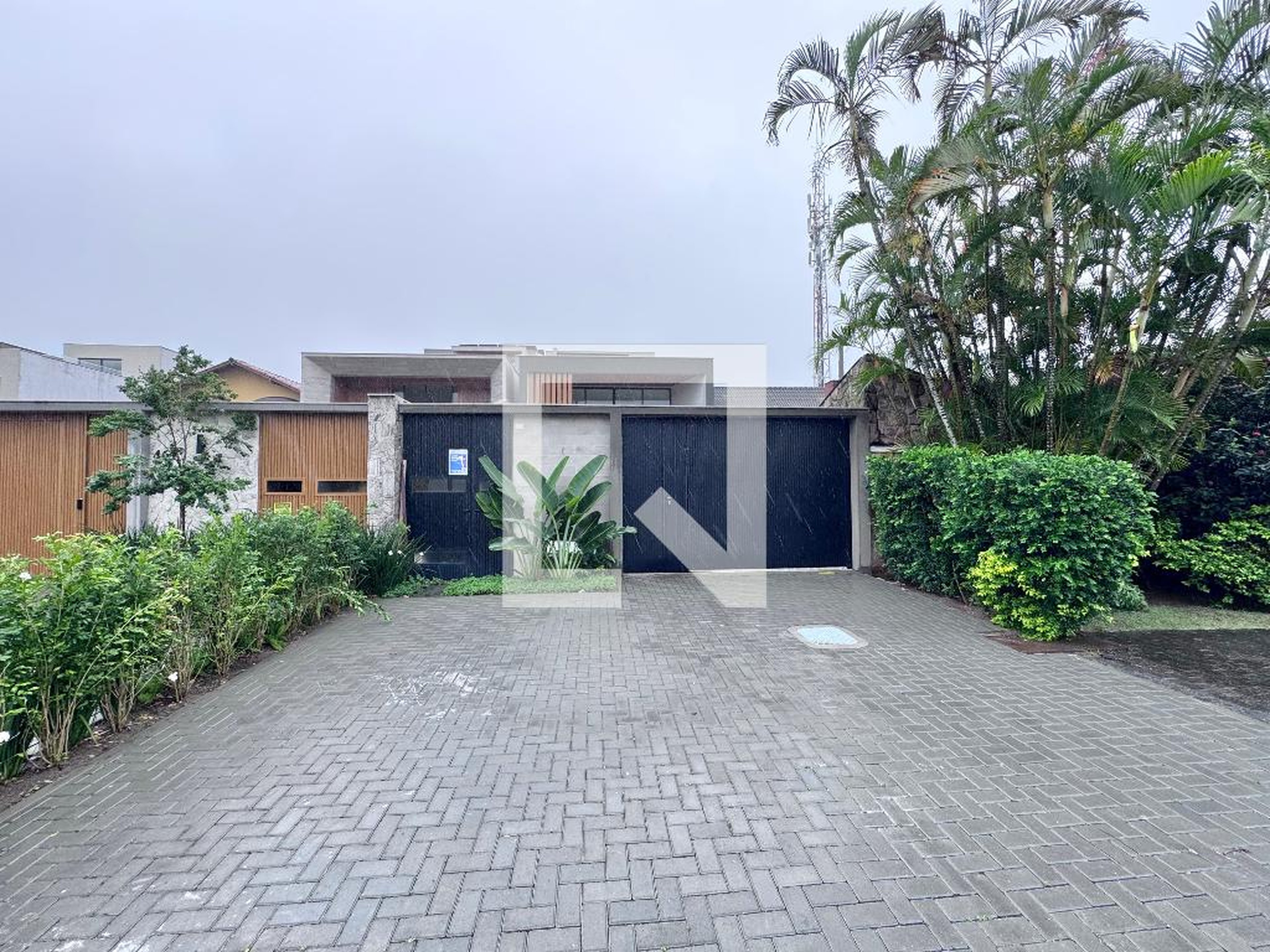 Fachada Condomínio em Avenida Rosauro Estellita, 461