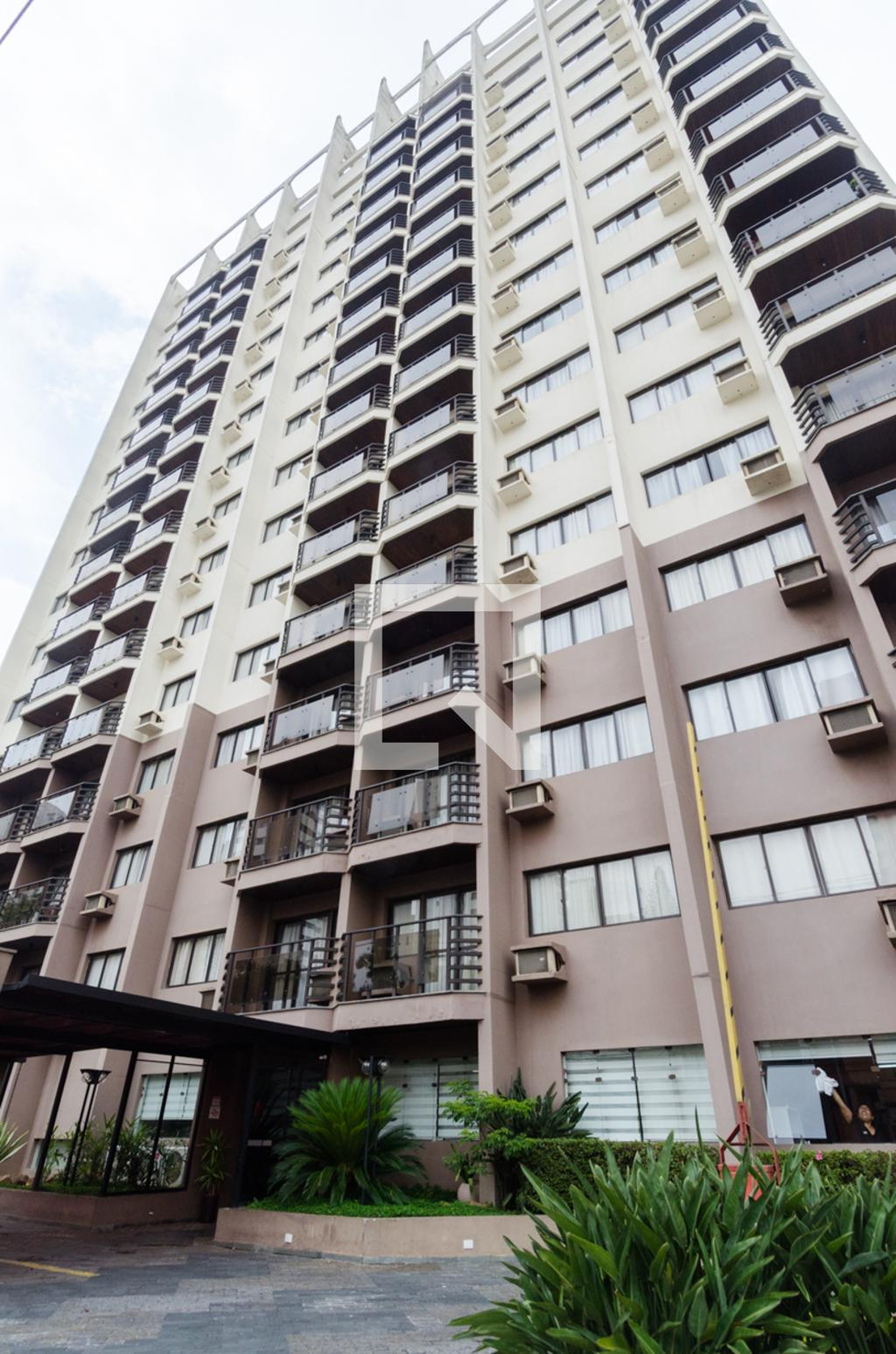 Fachada do Condomínio Condomínio Saint Moritz Flat Service