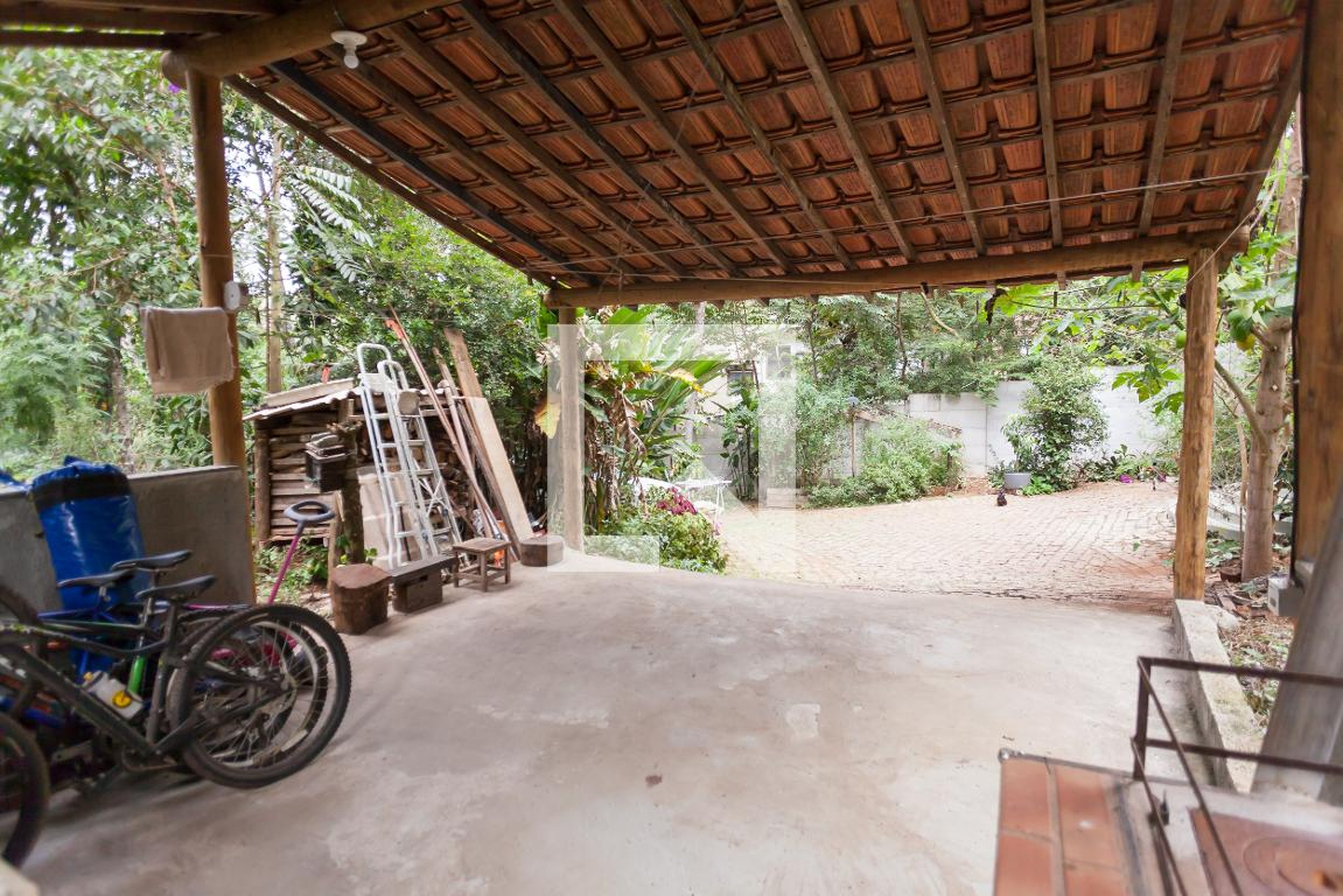 Churrasqueira Condomínio em Alameda da Terra, 236