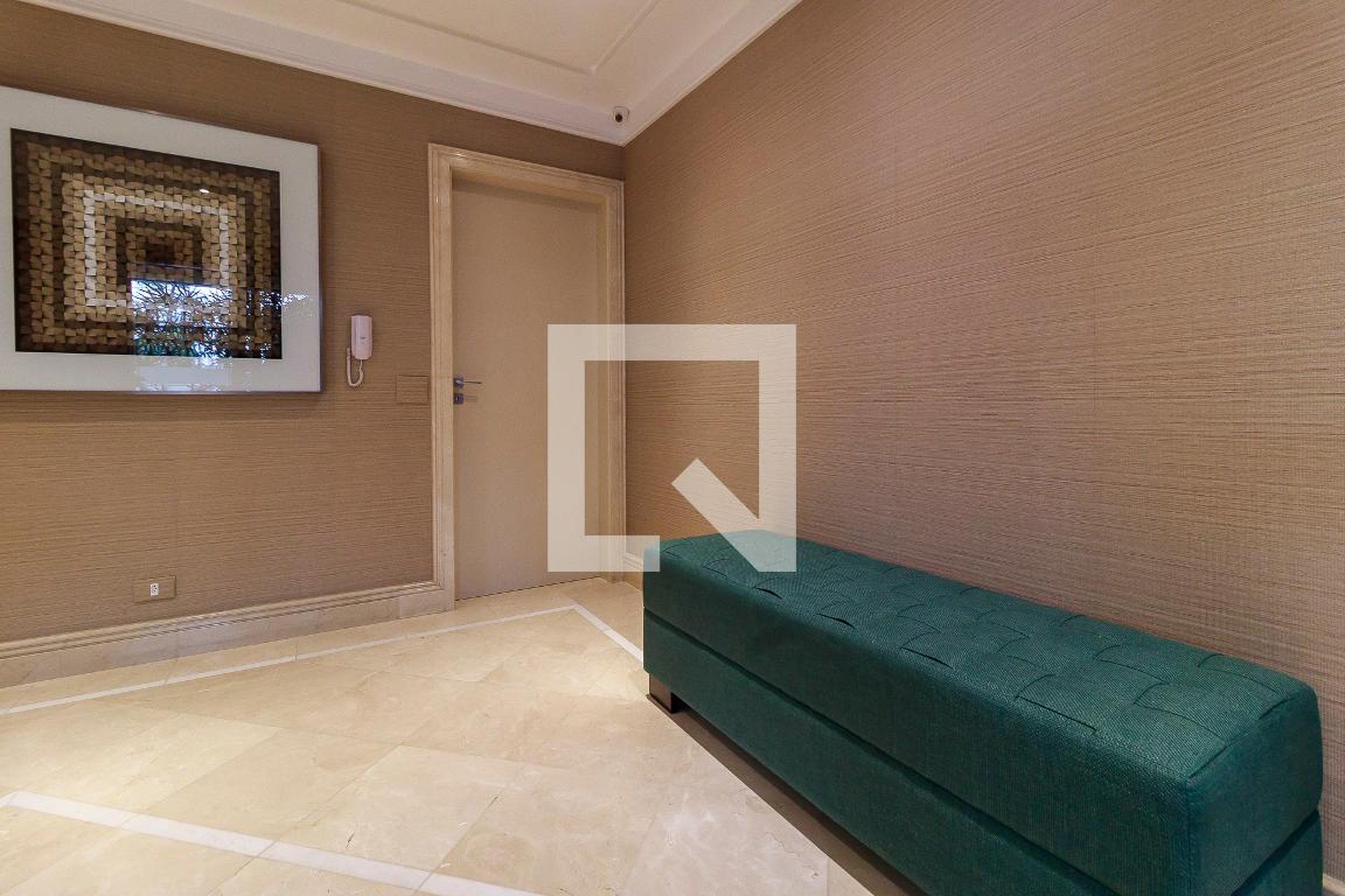 Hall Social - Advanced Town