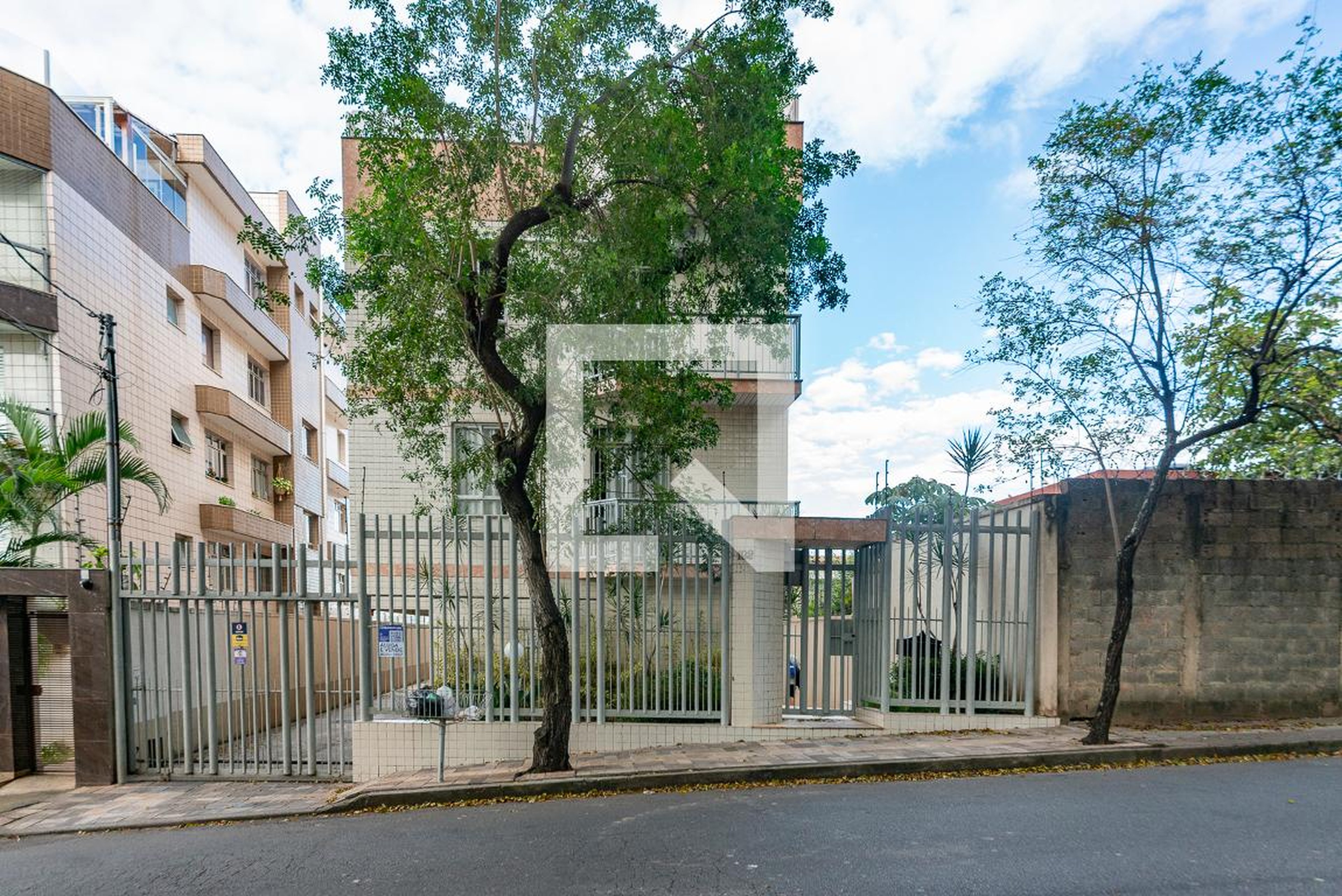 Fachada Condomínio em Rua Mario Coutinho, 192