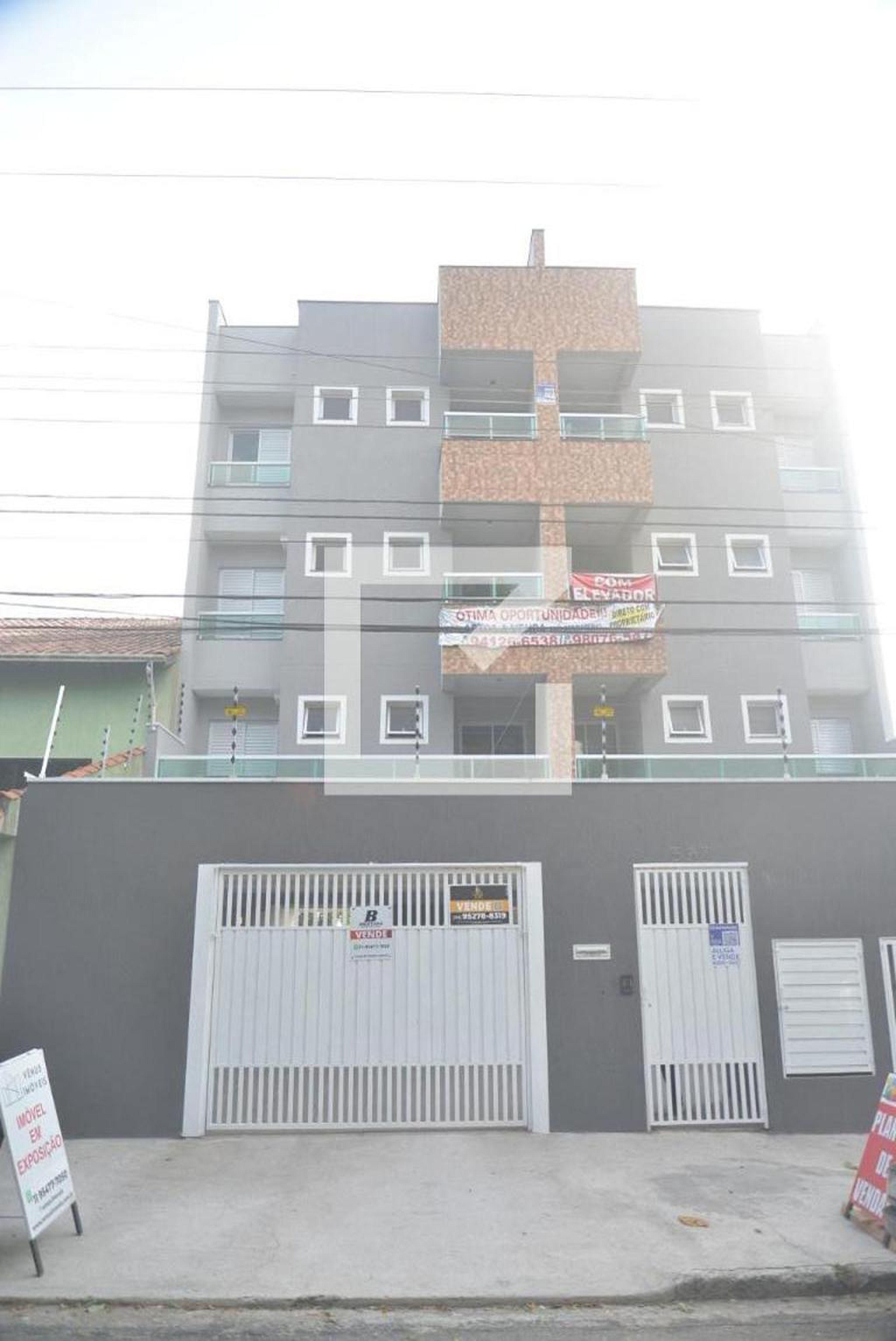 Fachada do Prédio Condomínio em Avenida Araucária, 597