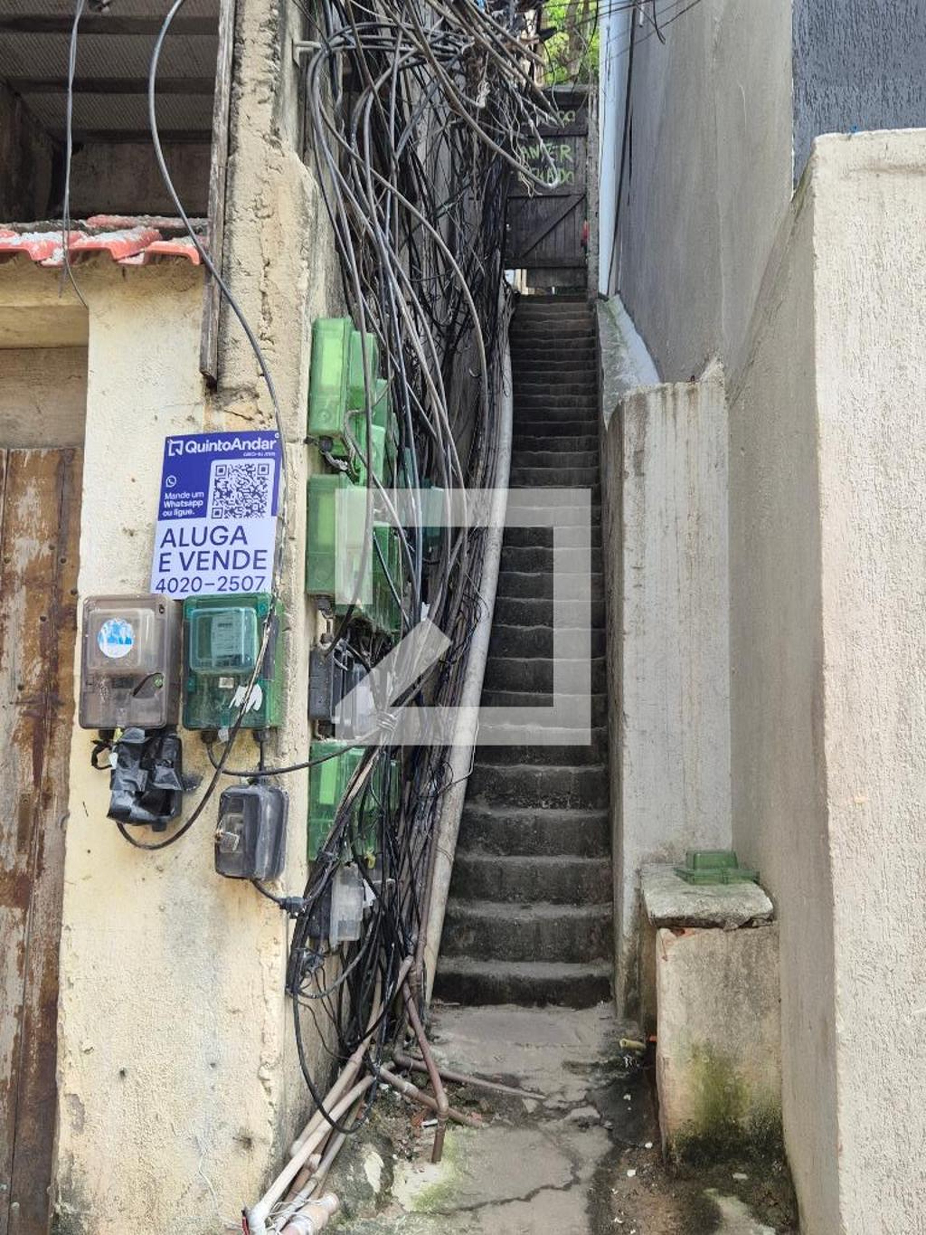 Fachada Condomínio em Rua Oito W, 21a