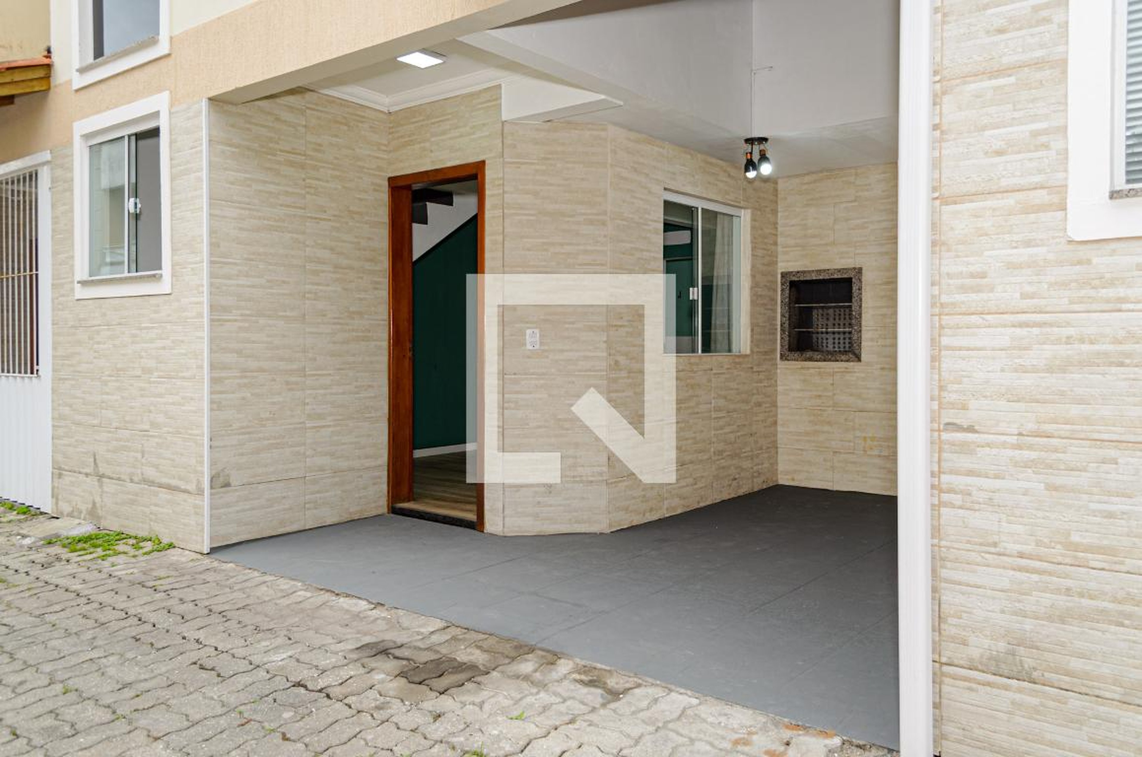 Área Externa Condomínio em Travessa Nildo Neponoceno Fernandes, 302