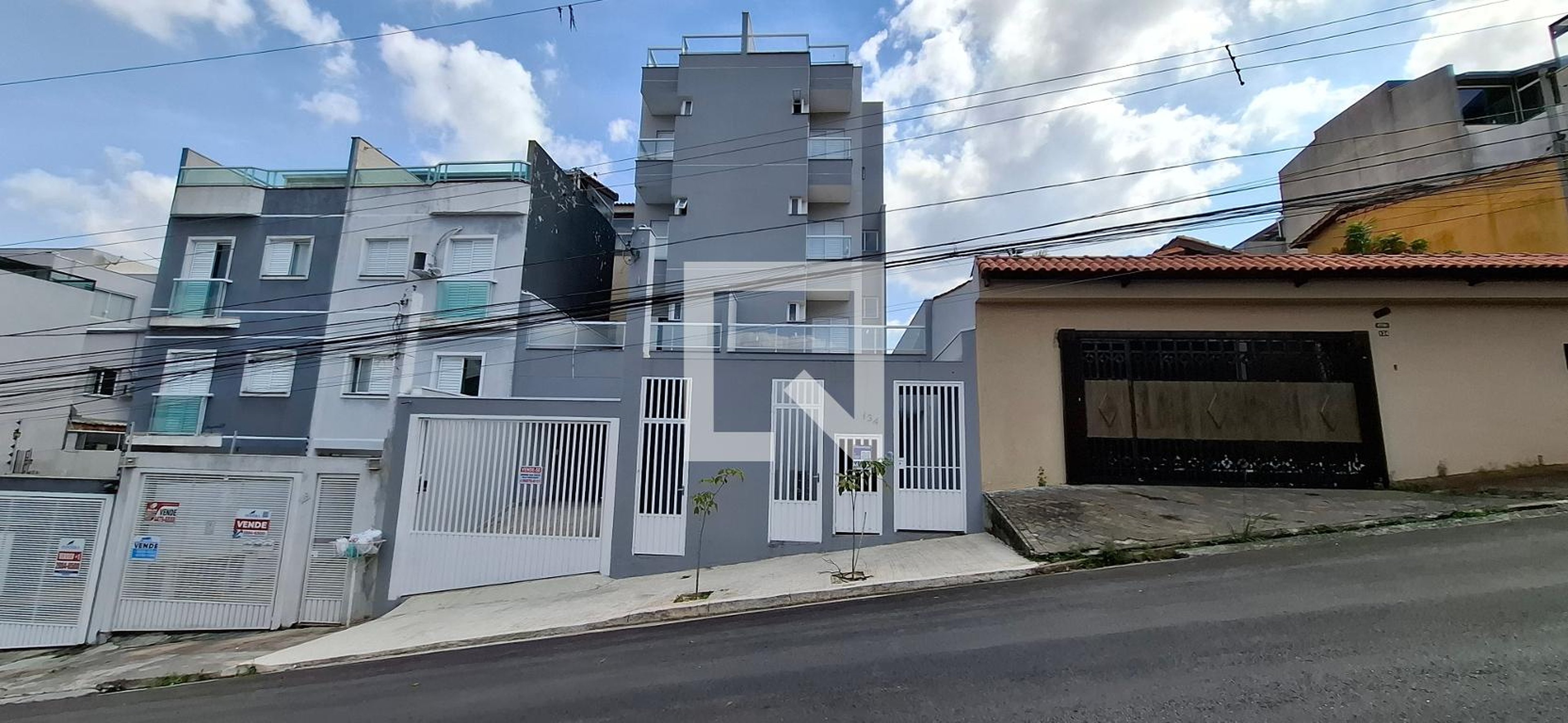 Fachada do Prédio Condomínio em Rua Itacolomi, 134