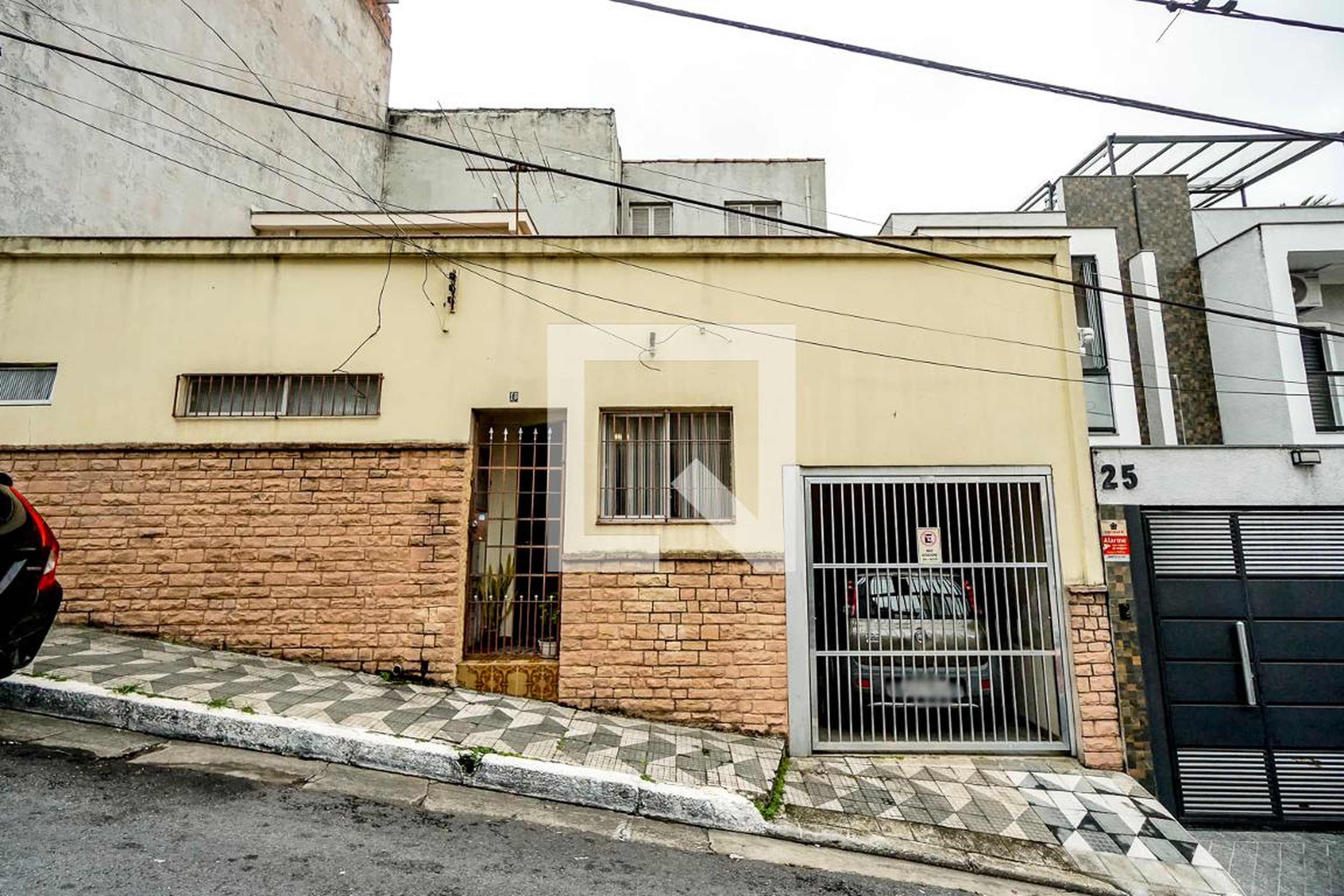 Fachada Condomínio em Travessa Rafael Fins, 1