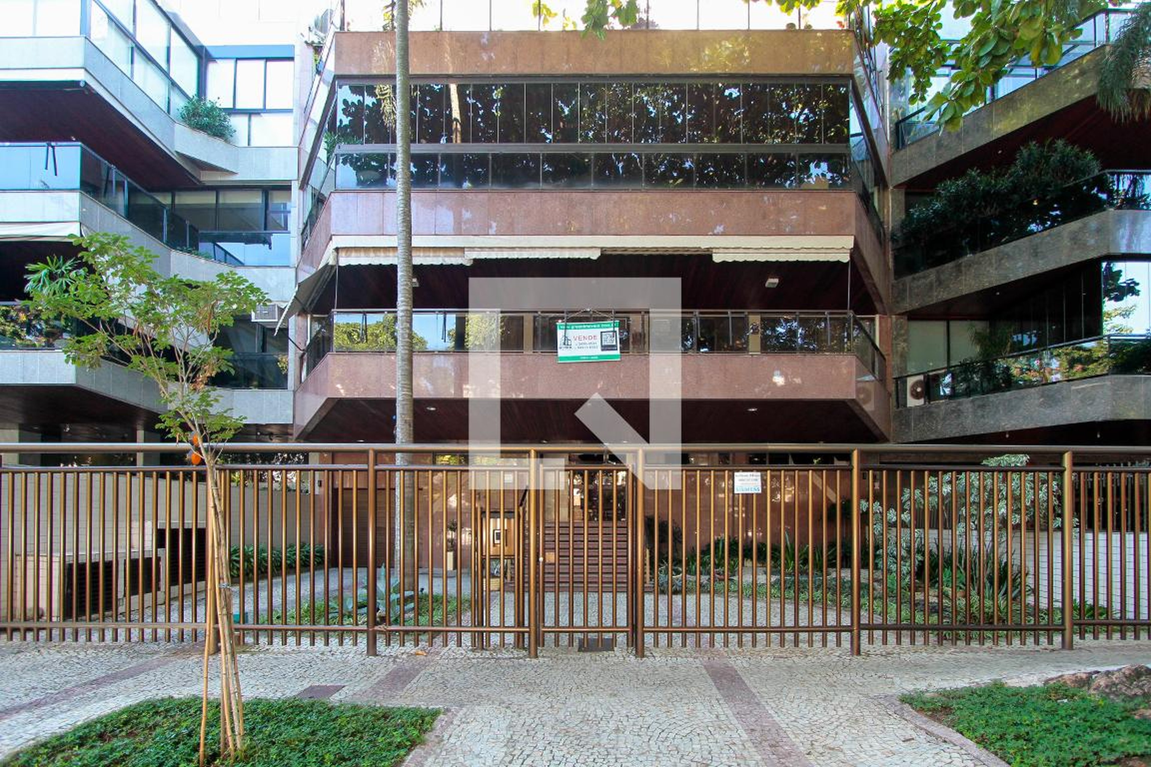 Fachada Condomínio em Avenida Alda Garrido, 114