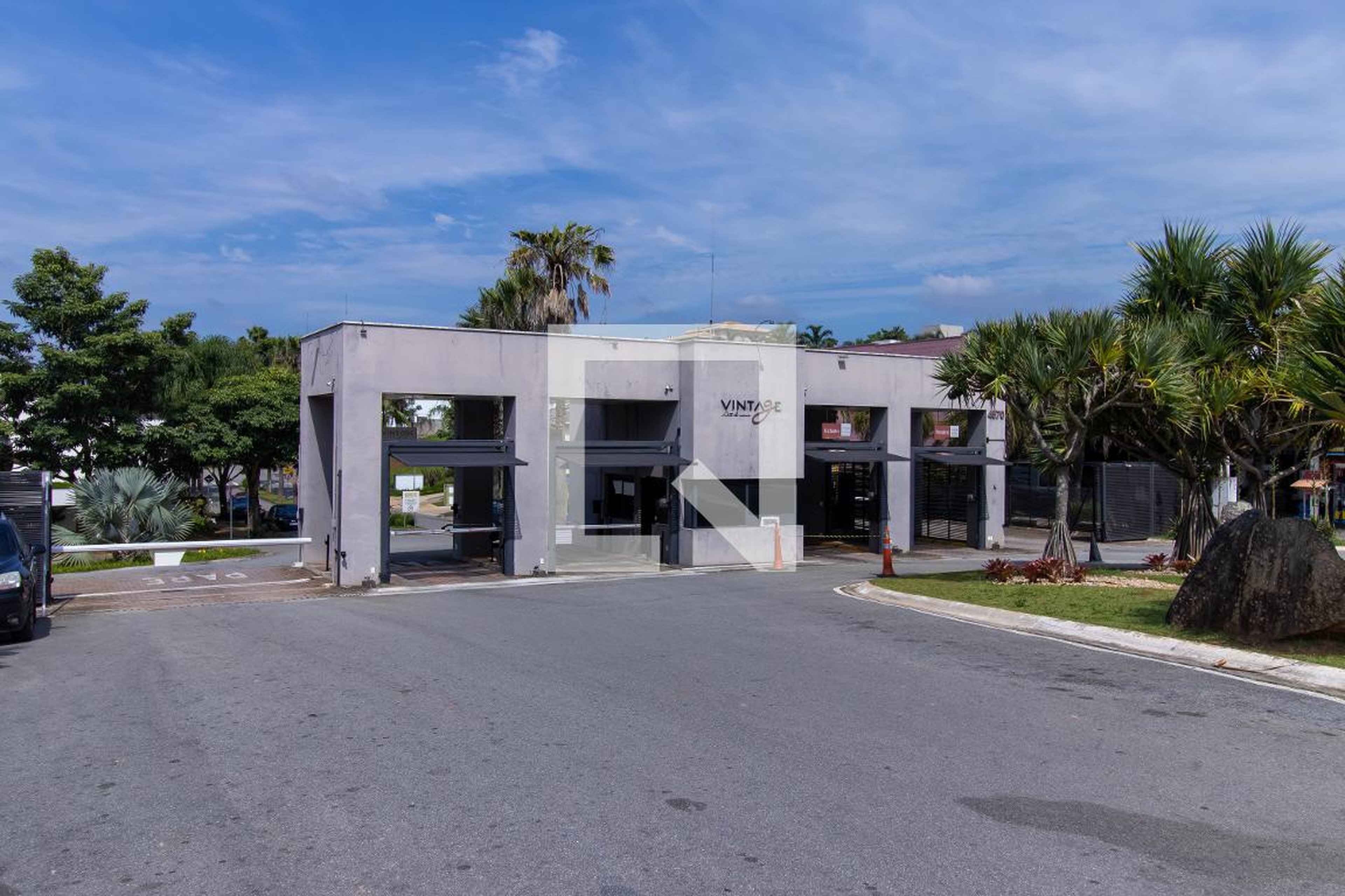 Fachada Condomínio em Rua Silvinha Araújo, 300