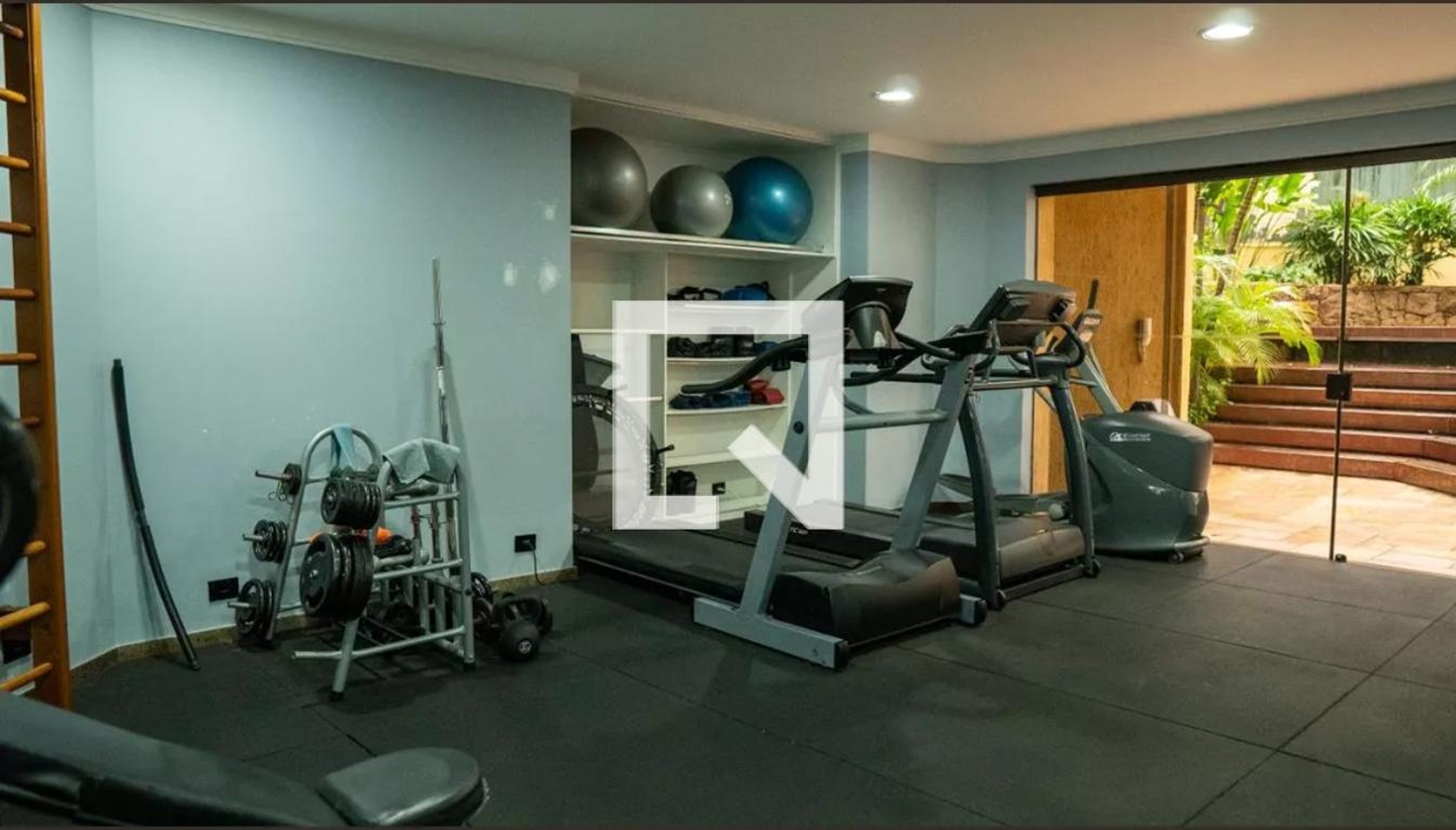 Academia - Cosmopolitan