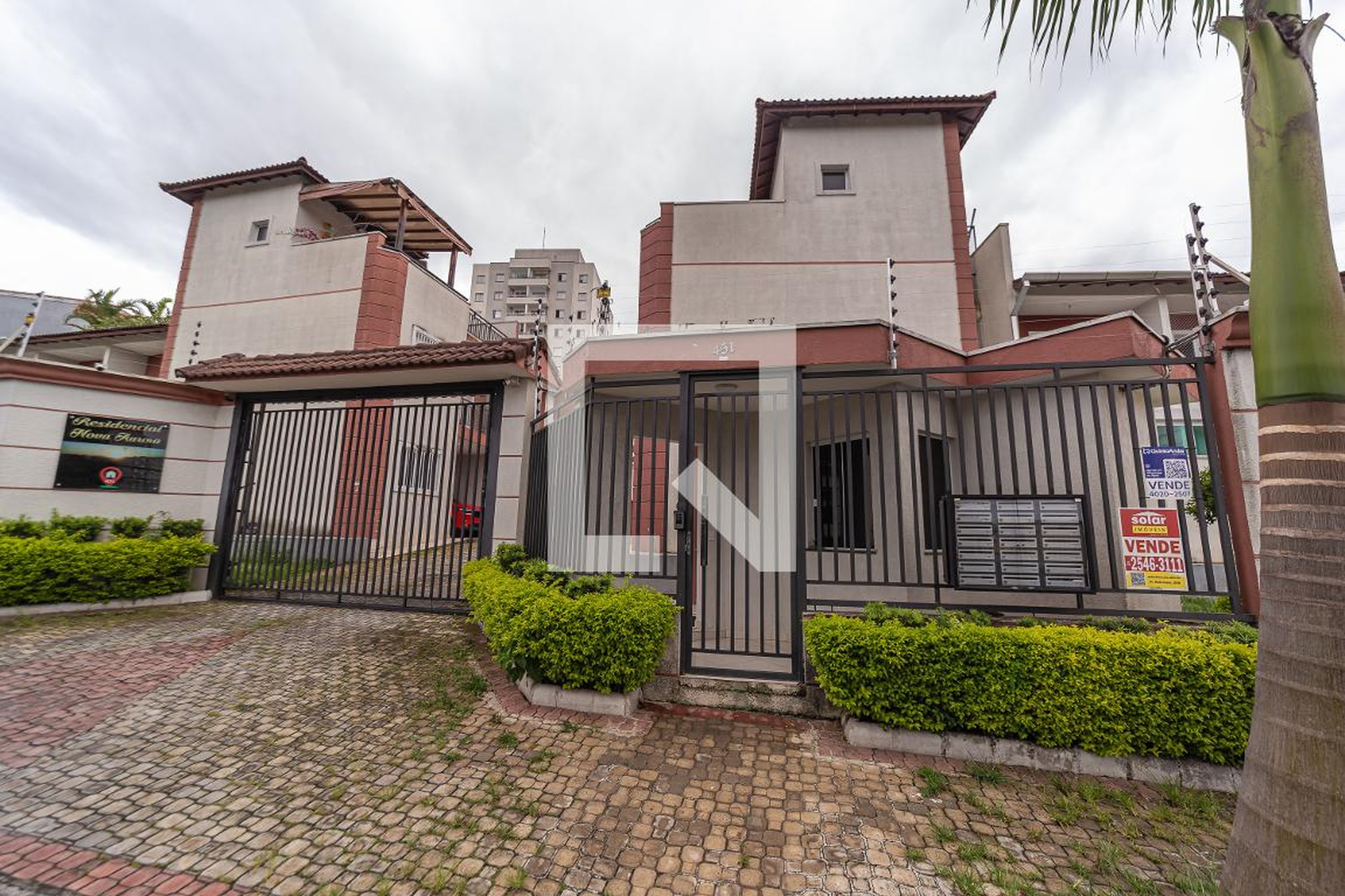 Fachada Condomínio em Rua Cerro de Mateus Simões, 451