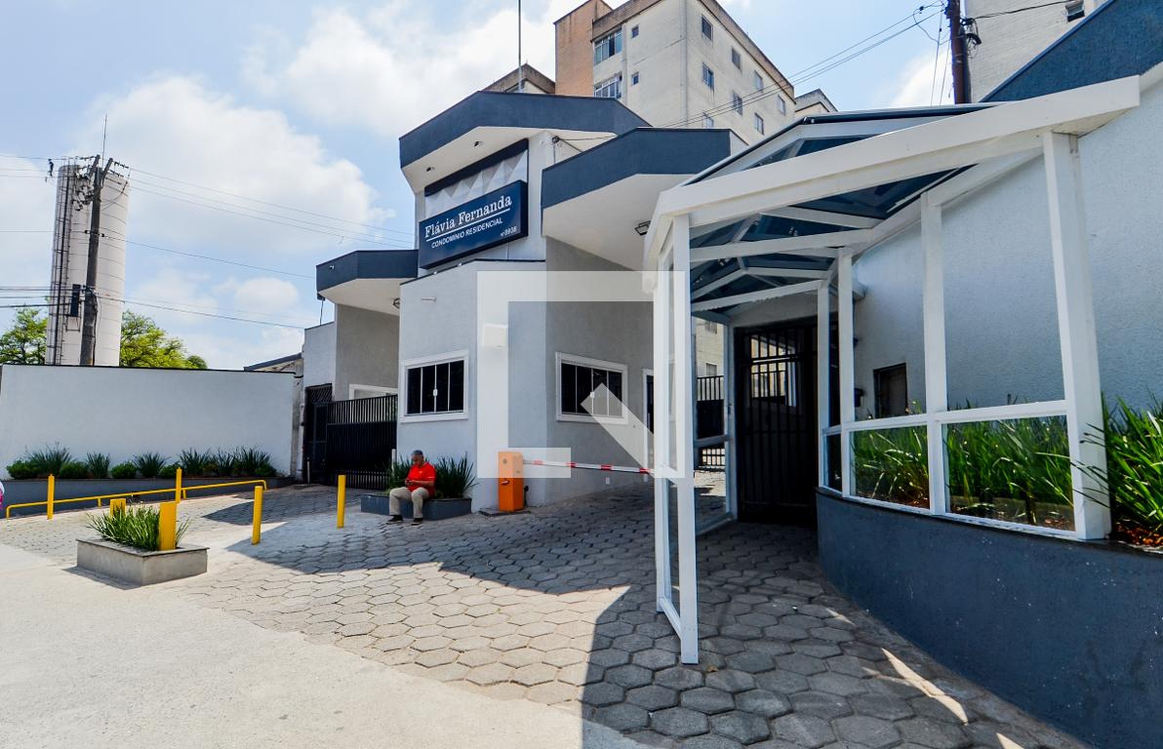 Fachada do Condomínio Condomínio Flavia Fernanda