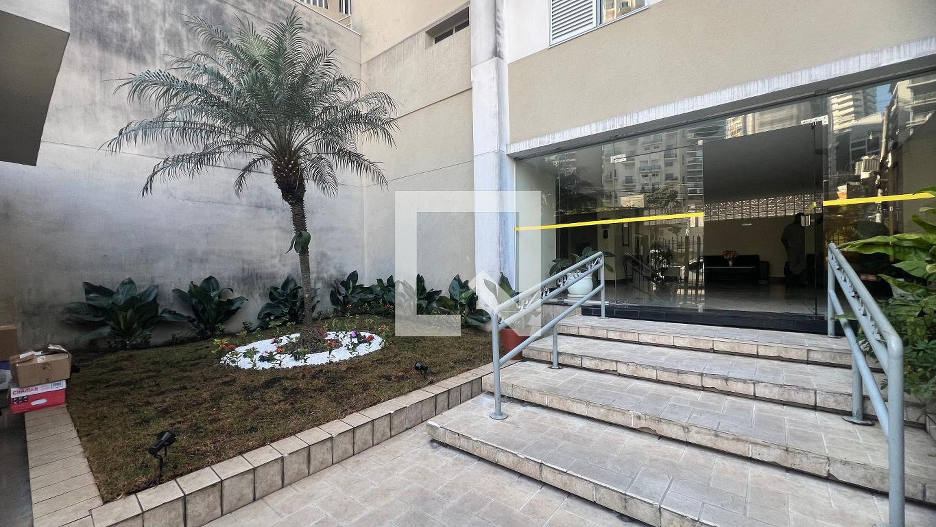 Fachada Condomínio em Rua Heitor Penteado, 1308