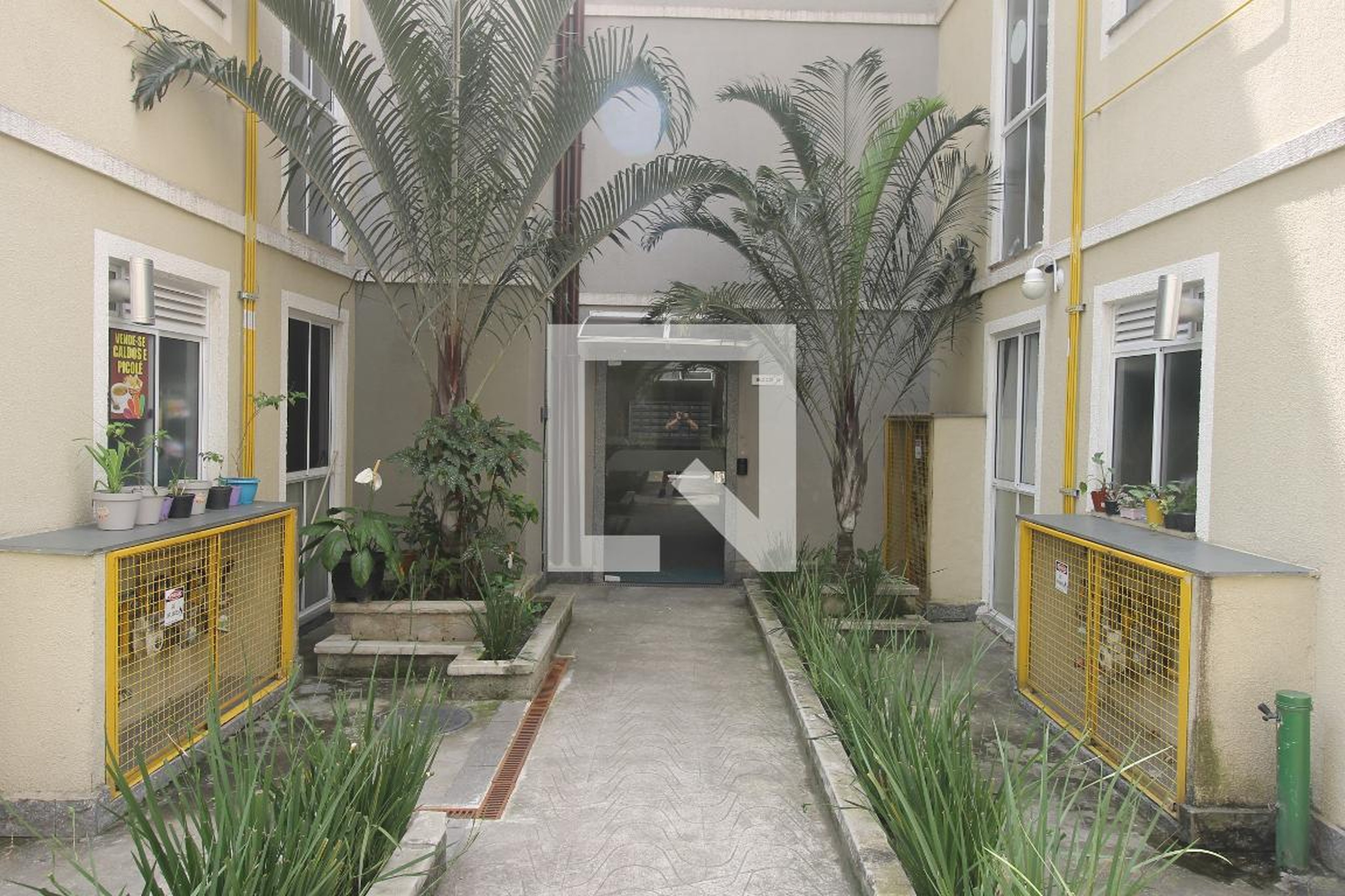 Fachada Condomínio em Rua Lúcio Tomé Feteira, 900