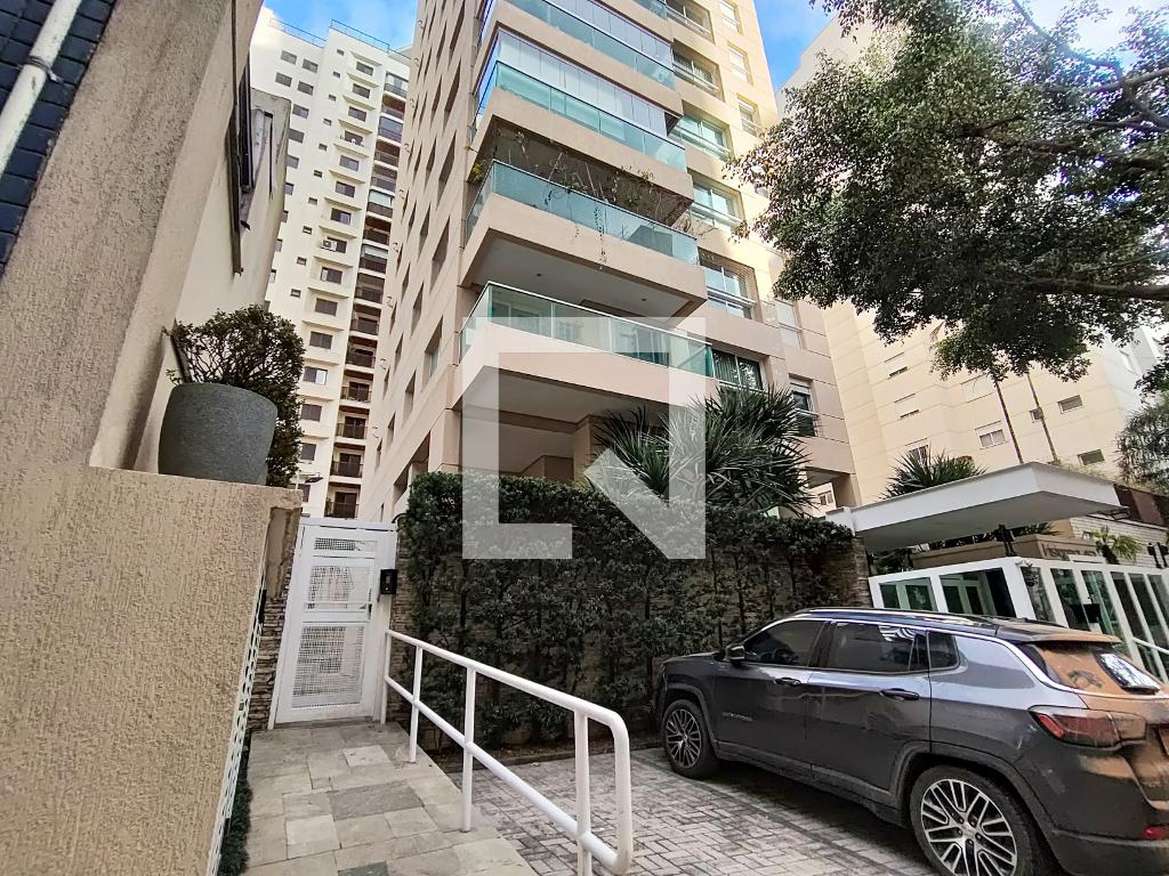 Fachada Condomínio em Rua Doutor Rafael de Barros, 459