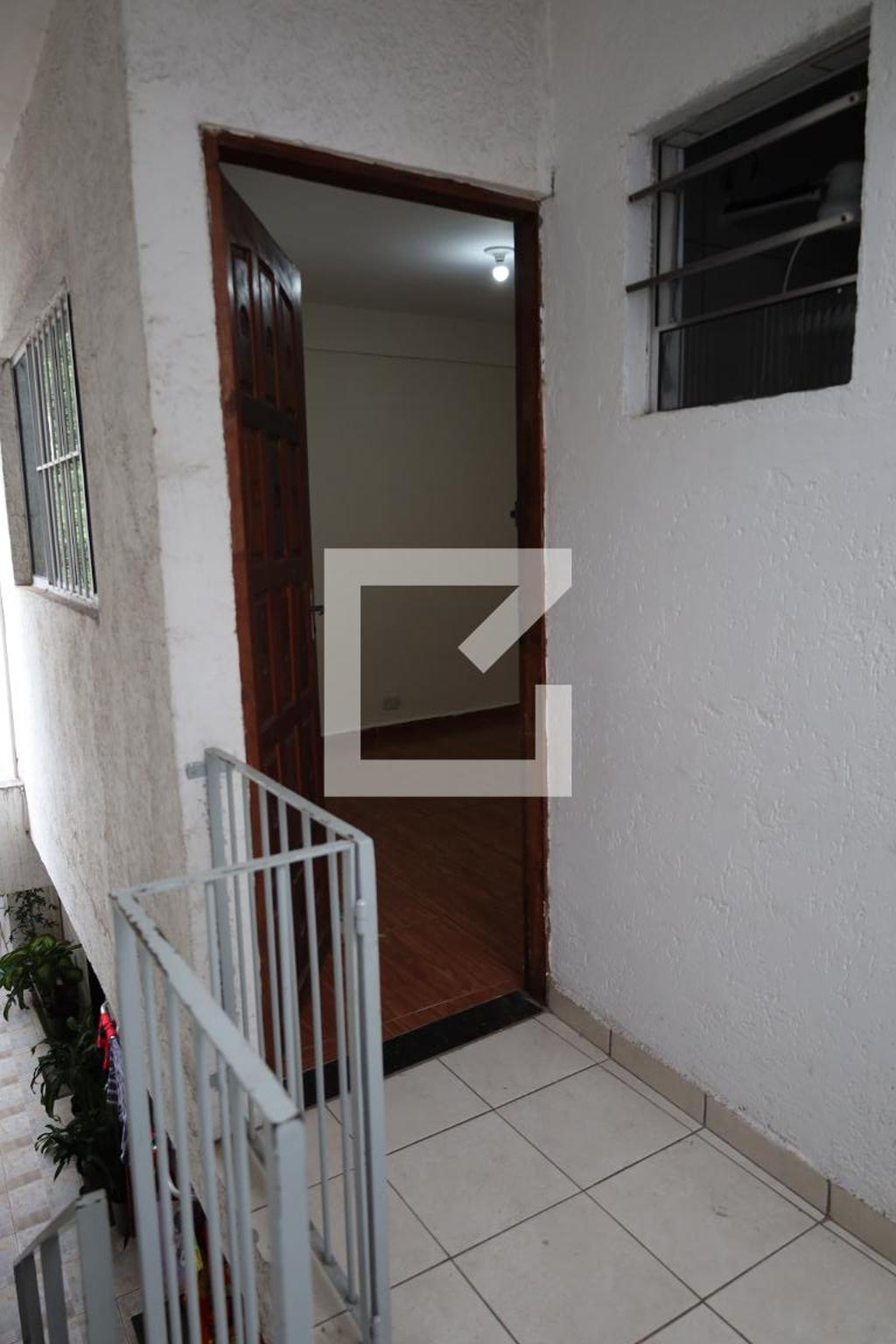 Entrada Condomínio em Rua Doutor Nelson M de Carvalho, 49