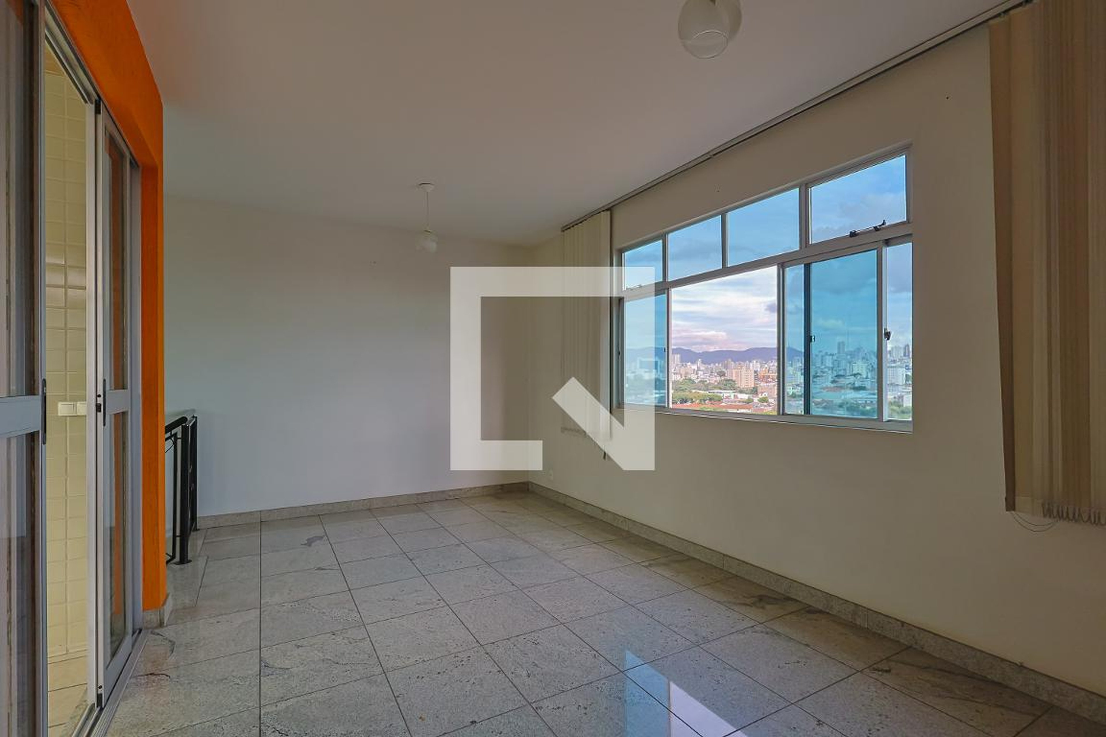 Hall Condomínio em Rua Mendanha, 37