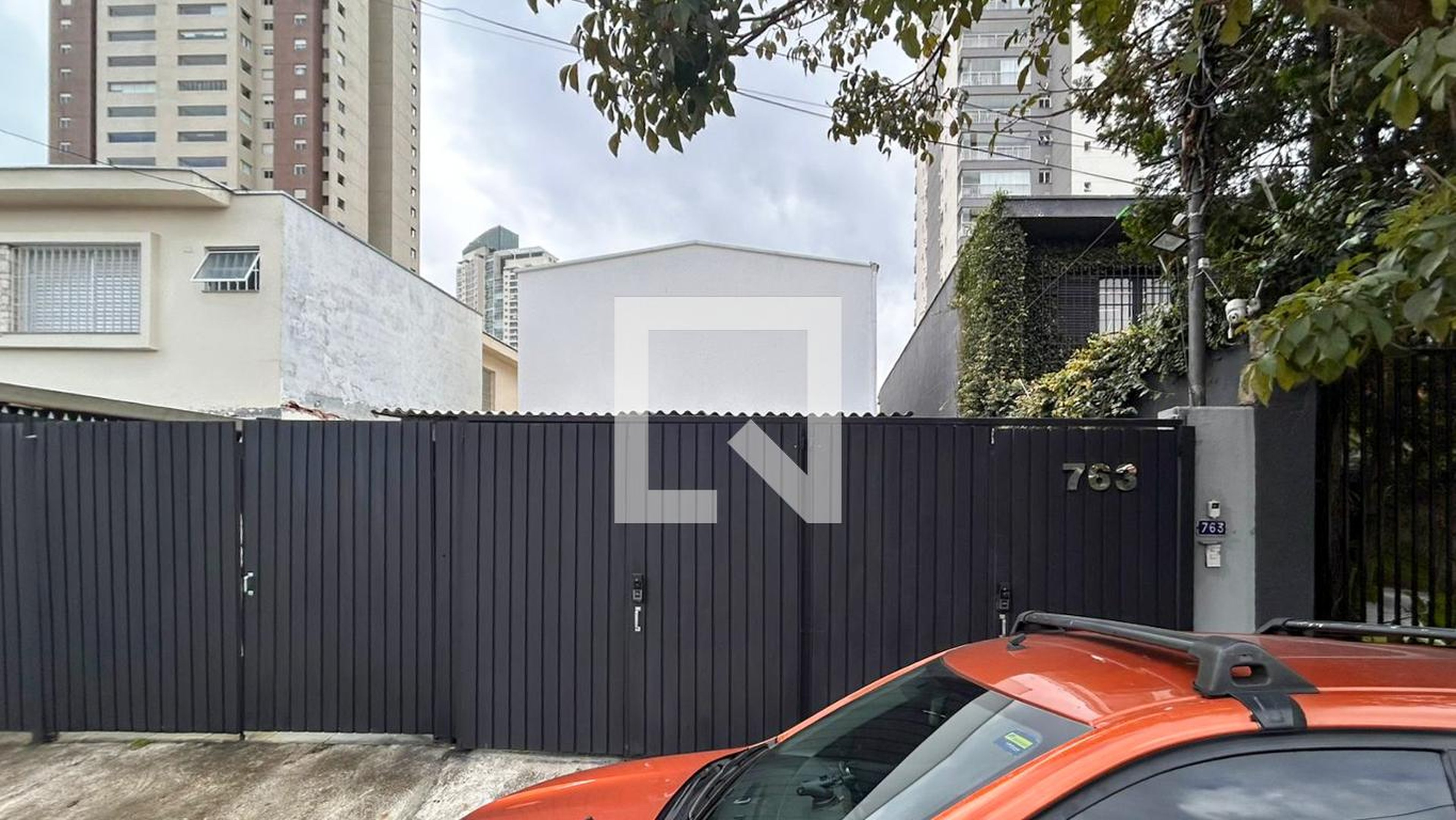 Fachada Condomínio em Rua Porto Martins, 763